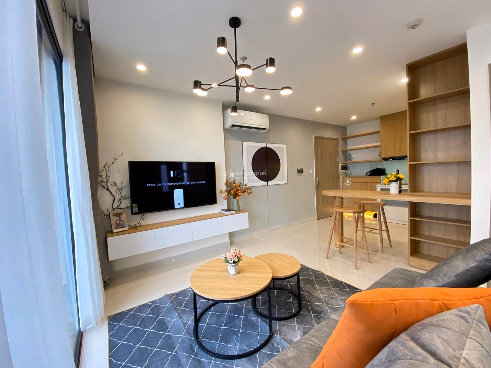 Selling apartment 2 bedrooms + 1 - 64m2 - fully furnished - corner apartment 4.7 billion Vinhomes Smart City