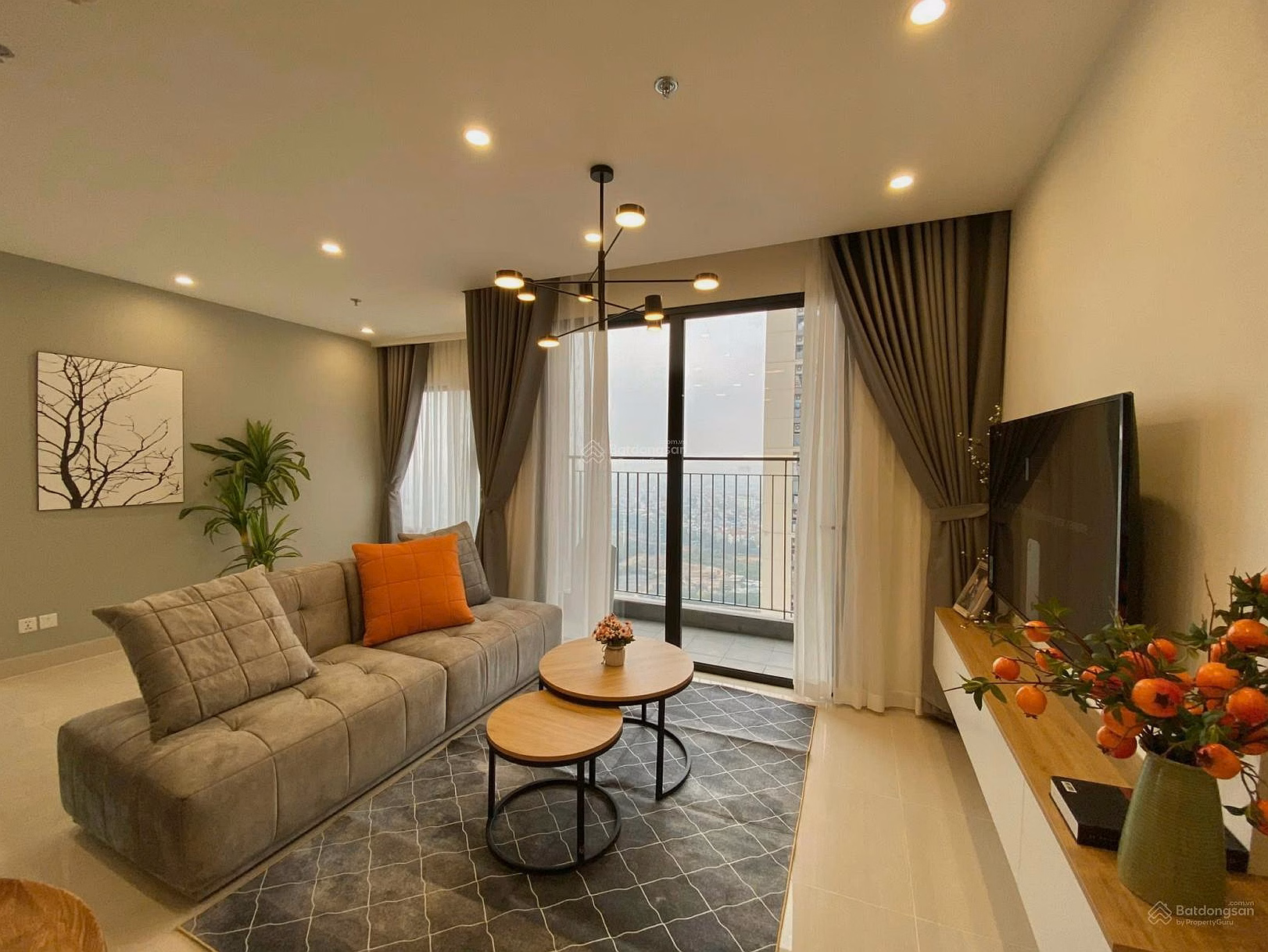 Selling apartment 2 bedrooms + 1 - 64m2 - fully furnished - corner apartment 4.7 billion Vinhomes Smart City