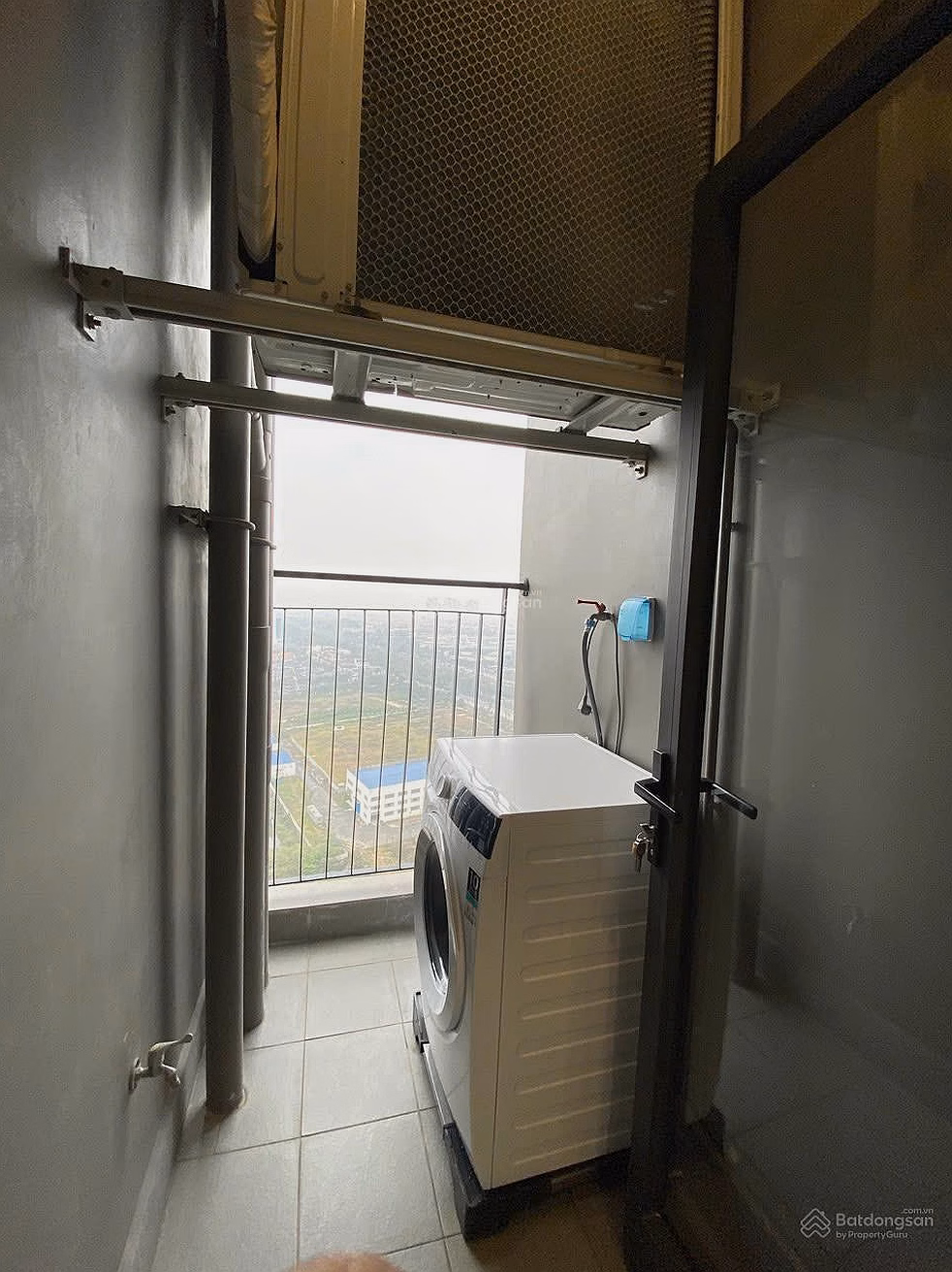 Selling apartment 2 bedrooms + 1 - 64m2 - fully furnished - corner apartment 4.7 billion Vinhomes Smart City