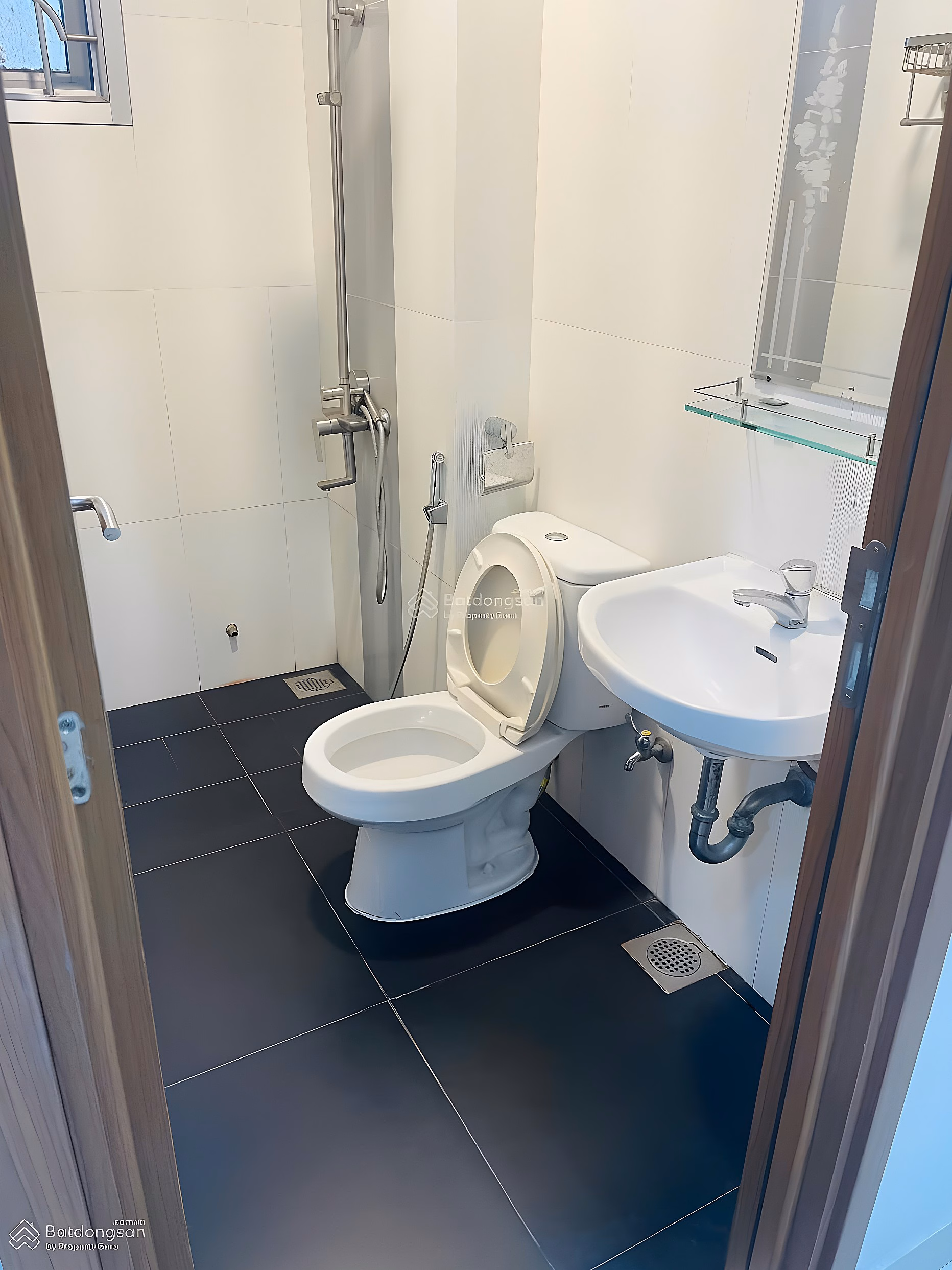 Apartment for rent with 2 bedrooms, 2 bathrooms, 70m2 in Ruby - Celadon City, 13 million VND for immediate occupancy