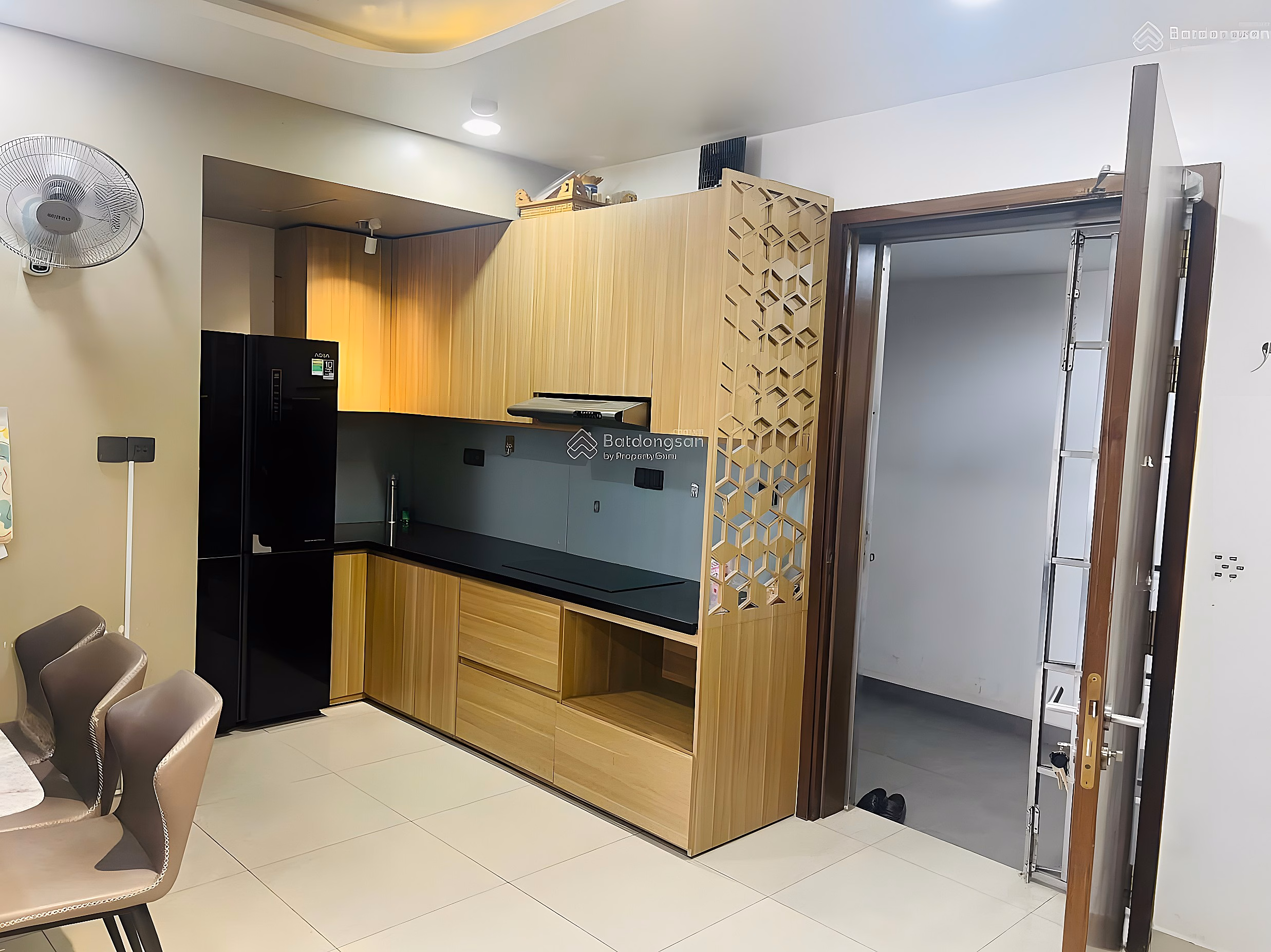 Apartment for rent with 2 bedrooms, 2 bathrooms, 70m2 in Ruby - Celadon City, 13 million VND for immediate occupancy