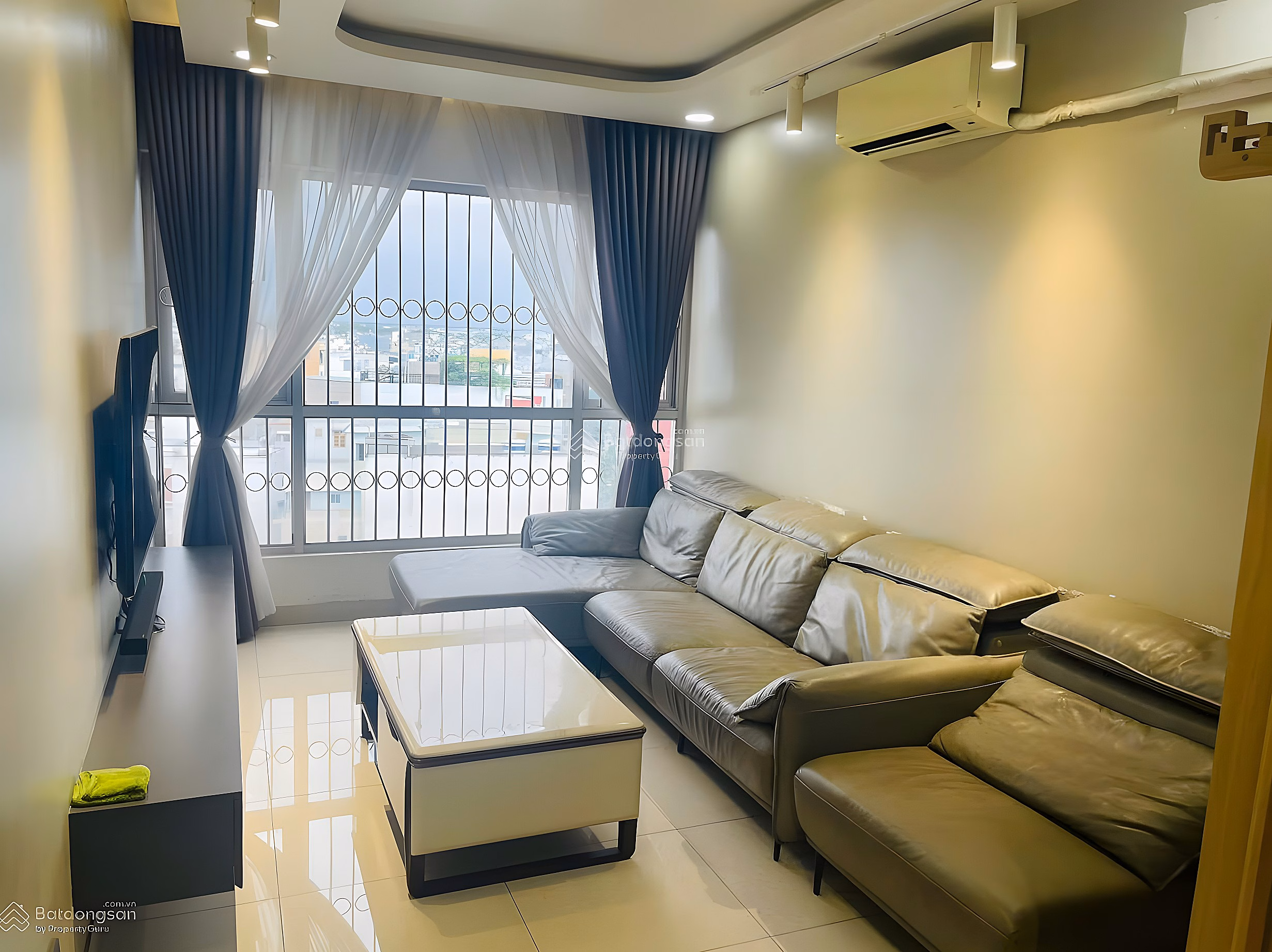 Apartment for rent with 2 bedrooms, 2 bathrooms, 70m2 in Ruby - Celadon City, 13 million VND for immediate occupancy