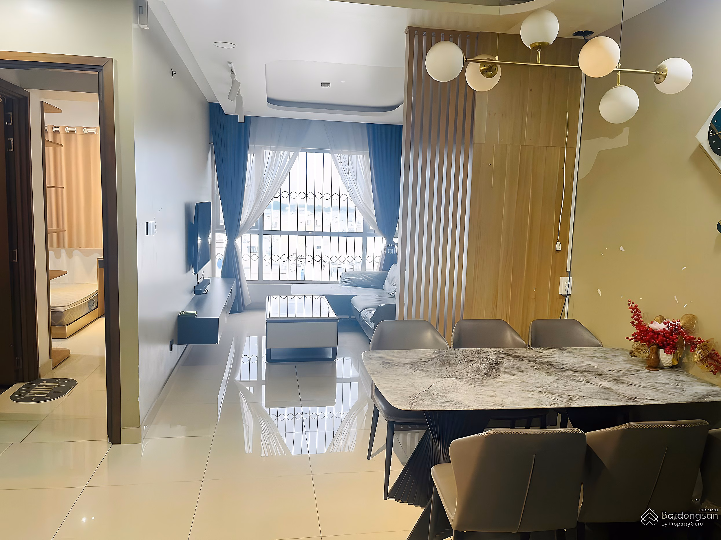 Apartment for rent with 2 bedrooms, 2 bathrooms, 70m2 in Ruby - Celadon City, 13 million VND for immediate occupancy