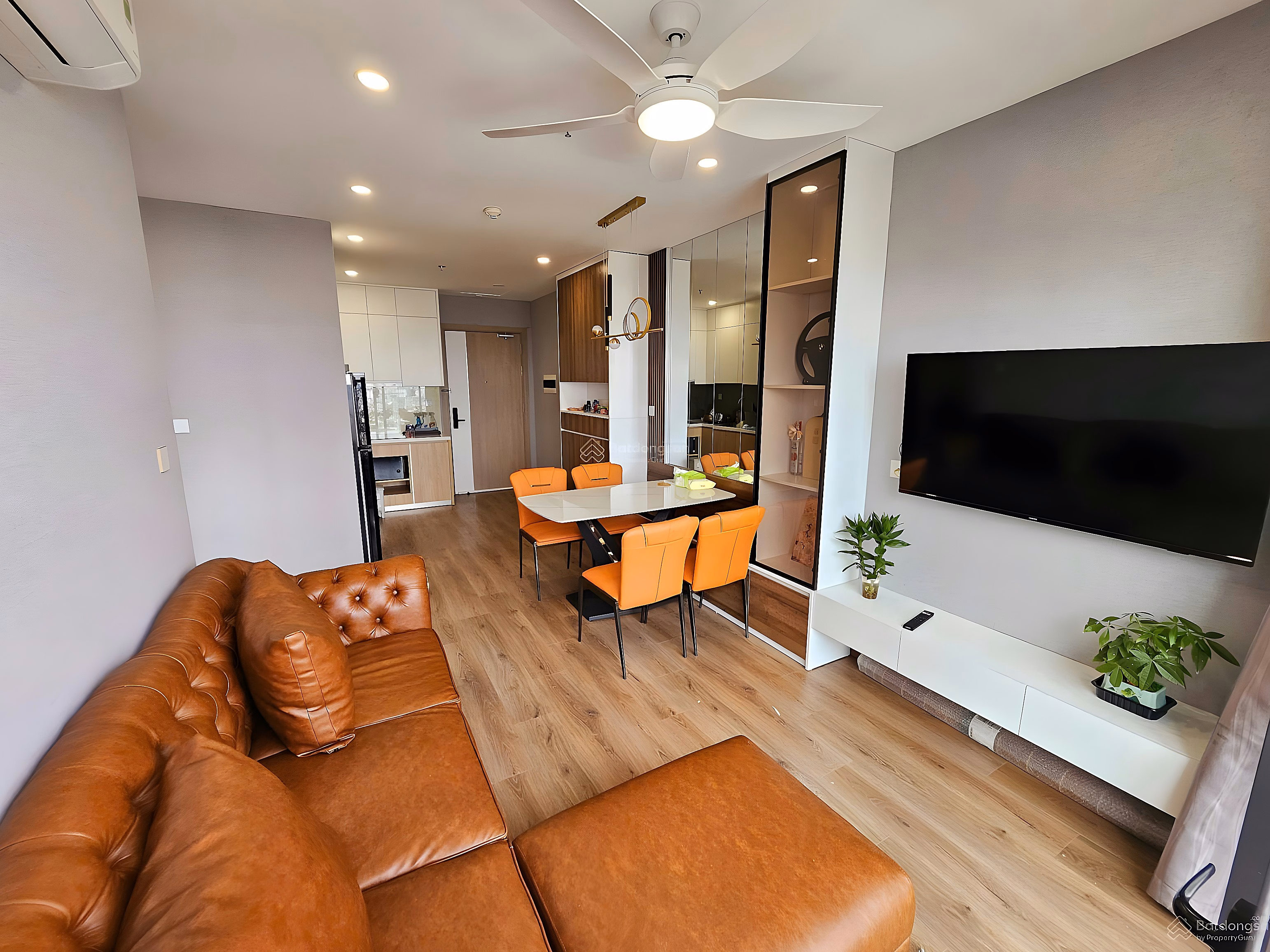 Apartment for sale at good price: Studio 2.2 billion, 1 bedroom + 3.2 billion, 2 bedroom 4 billion, 3 bedroom - 5.5 billion Vinhomes Smart City urban area