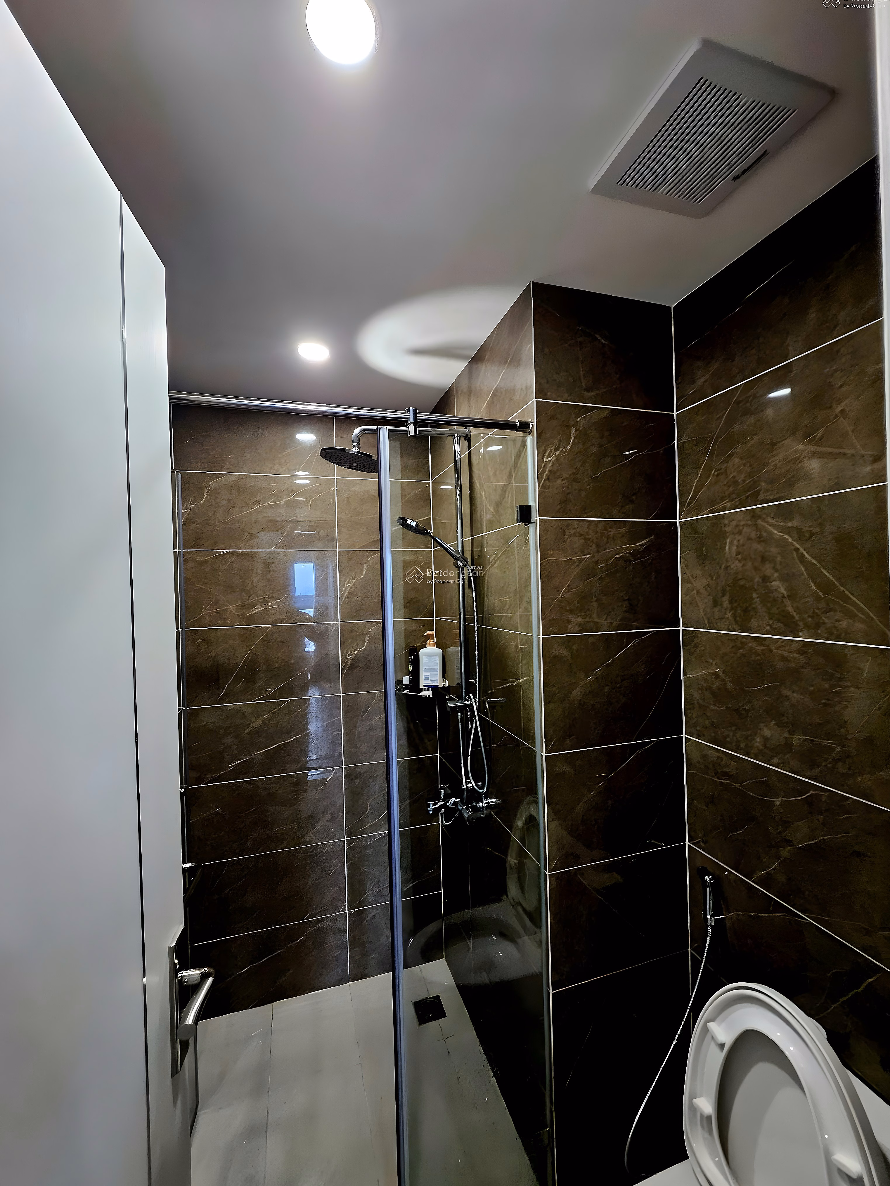 Apartment for sale at good price: Studio 2.2 billion, 1 bedroom + 3.2 billion, 2 bedroom 4 billion, 3 bedroom - 5.5 billion Vinhomes Smart City urban area