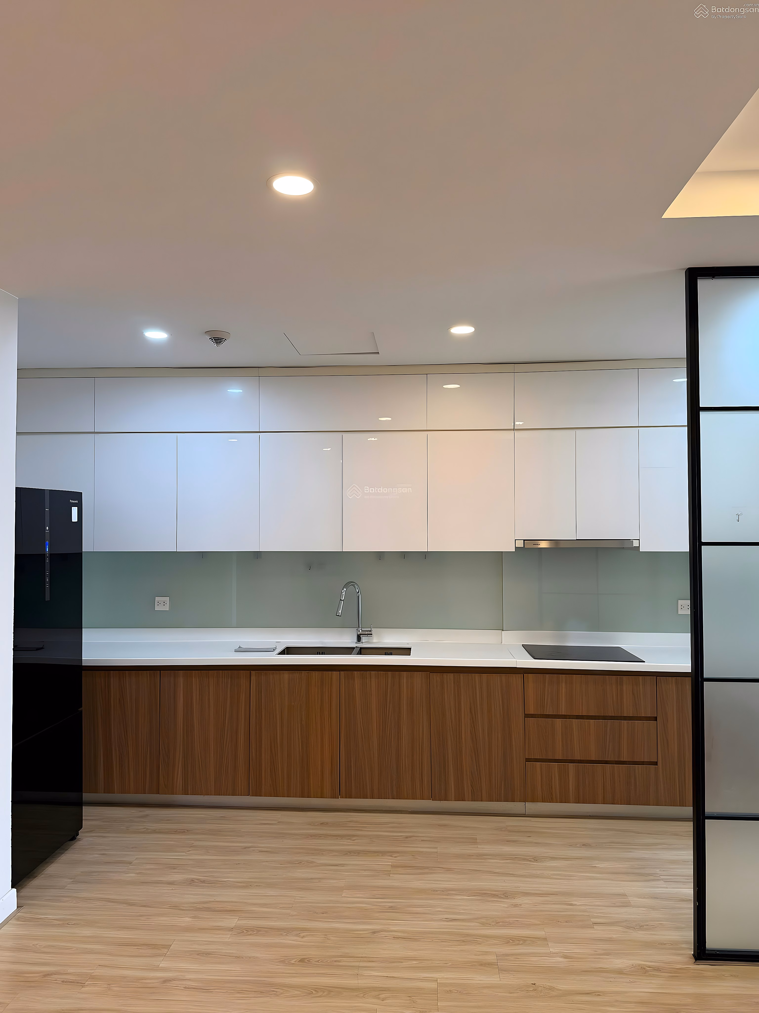 SUPER PRICE FOR INVESTING LUXURY APARTMENT NOVO KOSMO TAY HO BUILDING