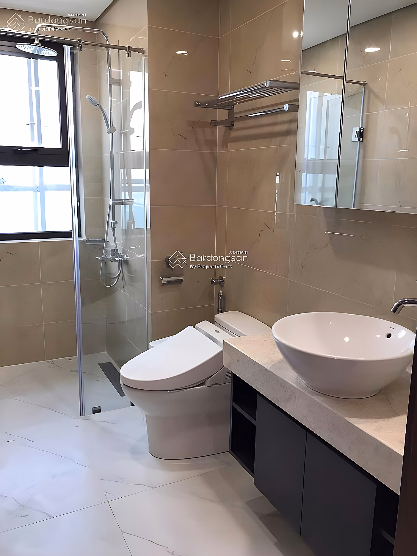 Directly to the Investor - Selling a 2 bedroom apartment with the most beautiful direct view of West Lake in the project - Brand new house, not lived in yet