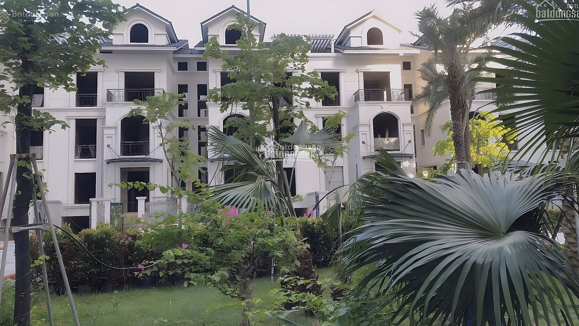Directly to the Investor - Selling a 2 bedroom apartment with the most beautiful direct view of West Lake in the project - Brand new house, not lived in yet