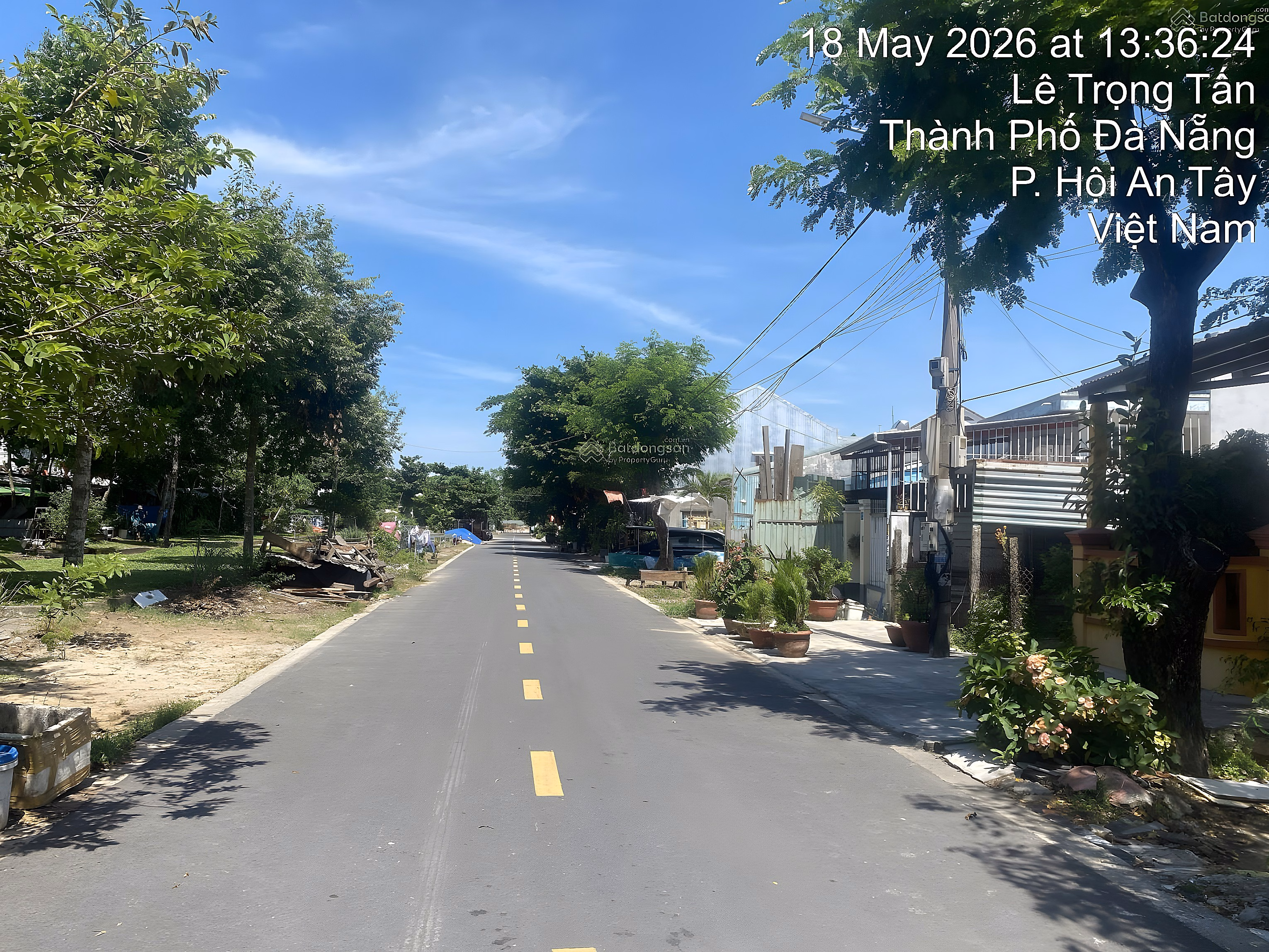 Selling land lot of 100 m2; Le Trong Tan street - Hoi An. Free level 4 house. Price only 2.8 billion