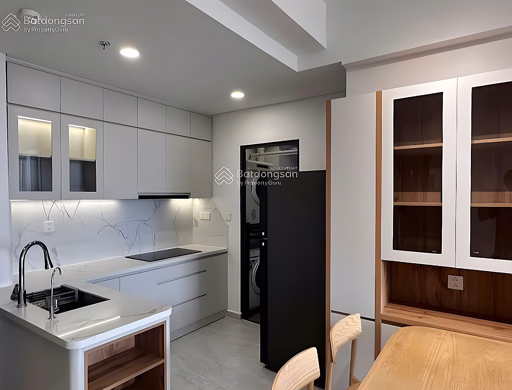Hot price! Cardinal Court apartment for rent 2 bedrooms 24 million with fully furnished car LH Lan 0906 743 ***