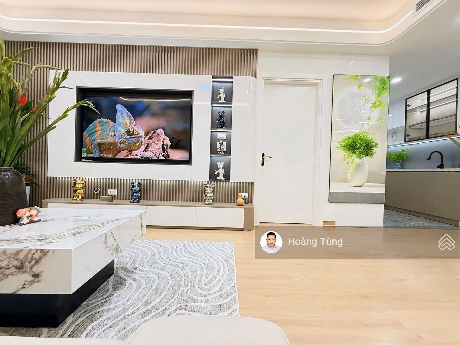 Selling a beautiful 3-bedroom apartment at HPC Landmark 105. Area 106m2, new furniture. Price 6.89 billion