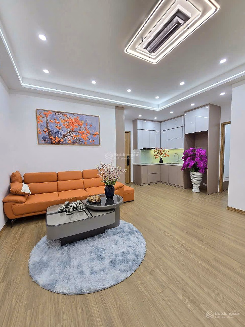 Urgent sale: 75m2 CC apartment in Nam Trung Yen Urban Area, 3 bedrooms-2 bathrooms, new furniture; Good price: 6.7 billion VND