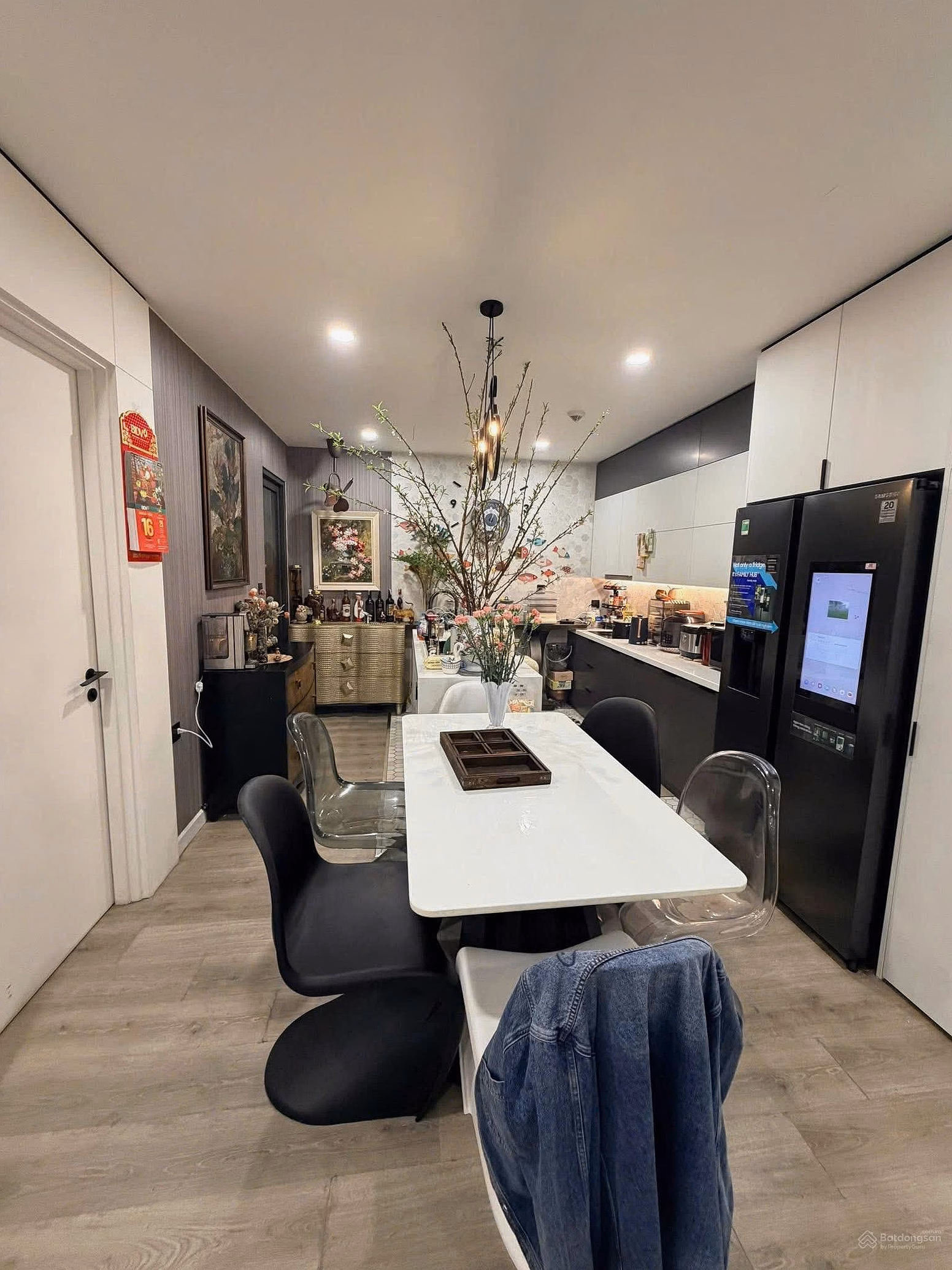 Hot.Hot Landlord offers to sell 3-bedroom apartment with area 95m2 at Vinhomes Sky Lake Apartment, Pham Hung street, Cau Giay