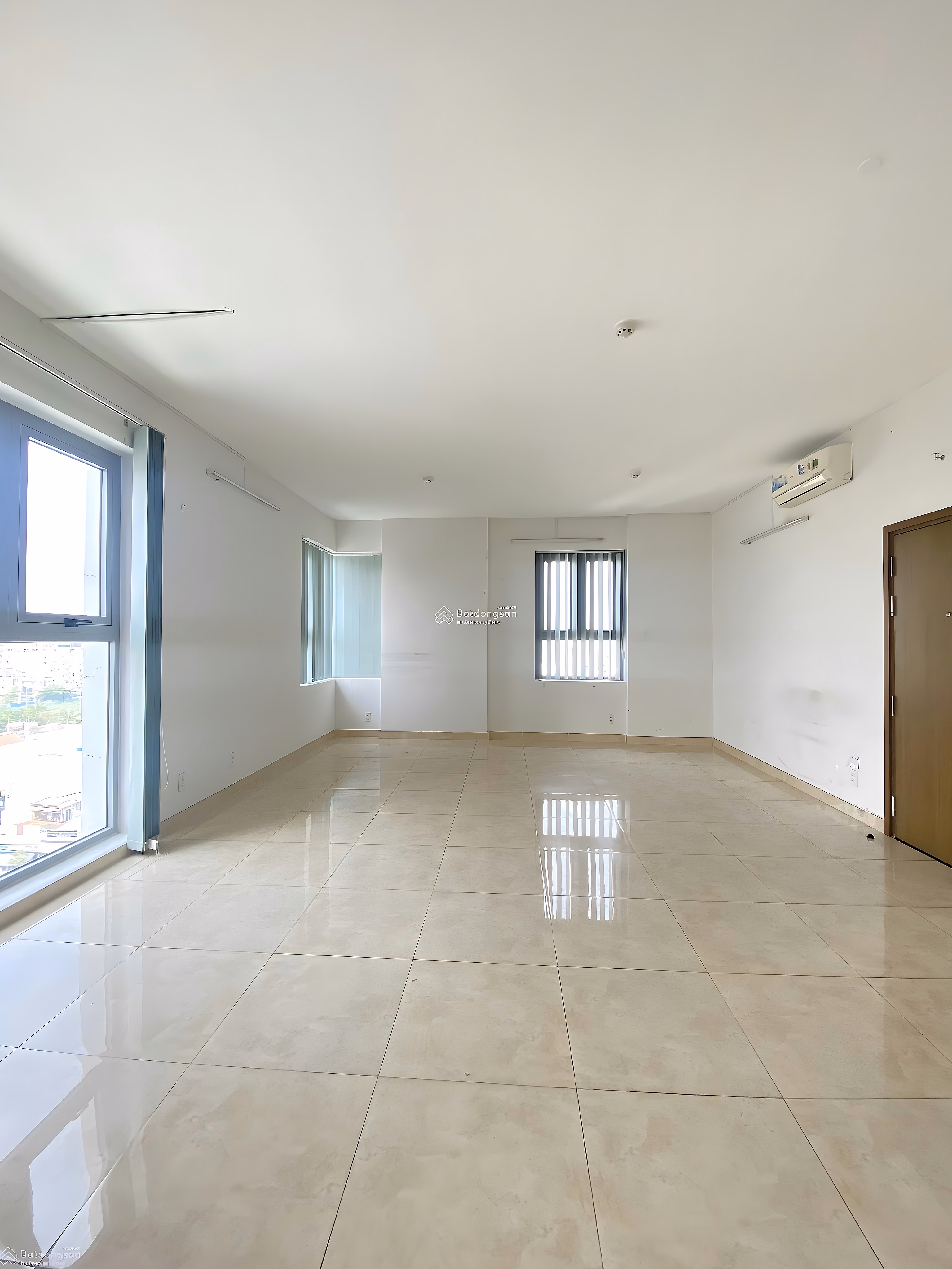 Looking for a tenant for Luxcity apartment 45m2, 1 bedroom 1 bathroom, only 8 million/month, airy high floor