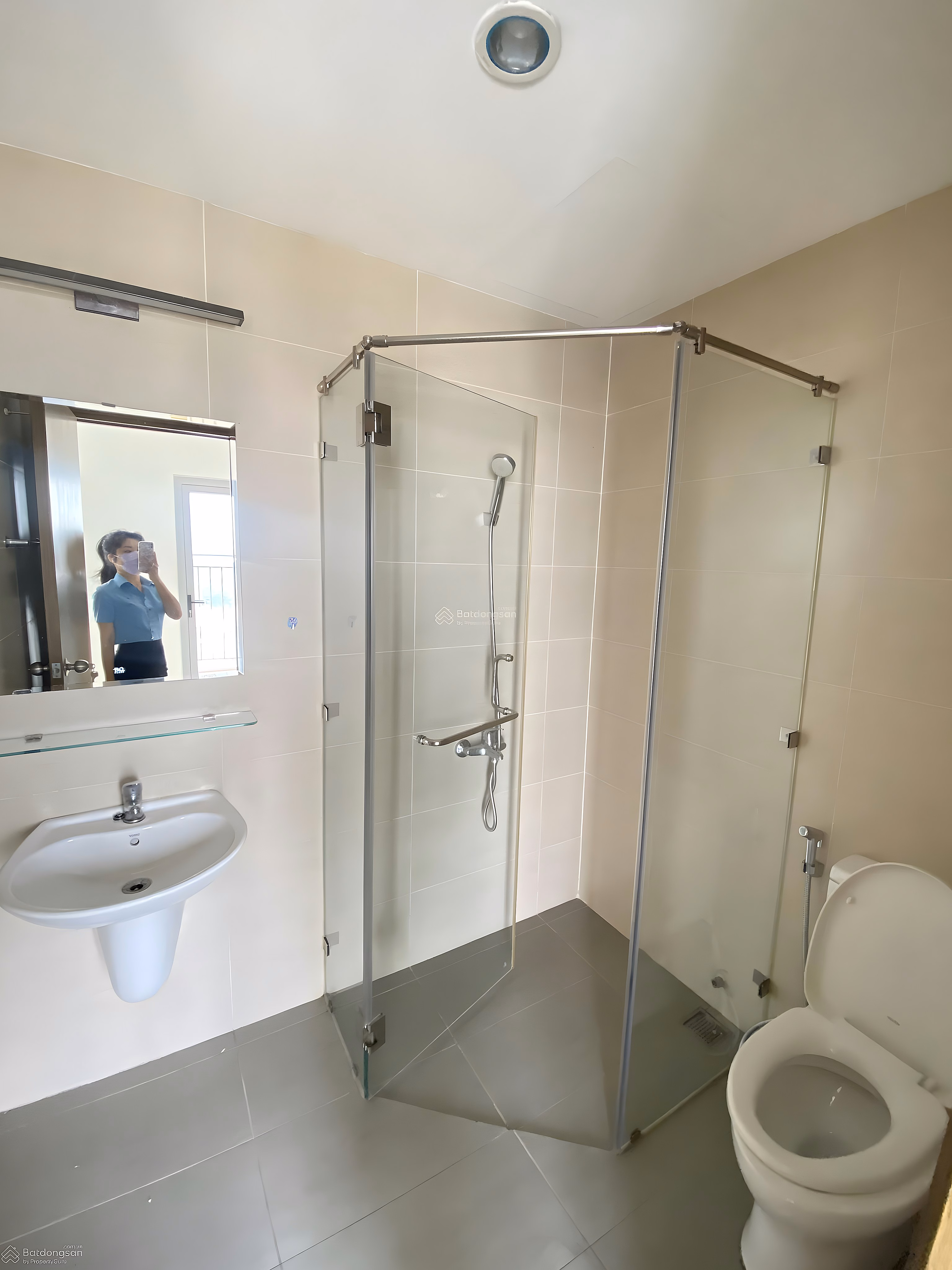 Looking for a tenant for Luxcity apartment 45m2, 1 bedroom 1 bathroom, only 8 million/month, airy high floor