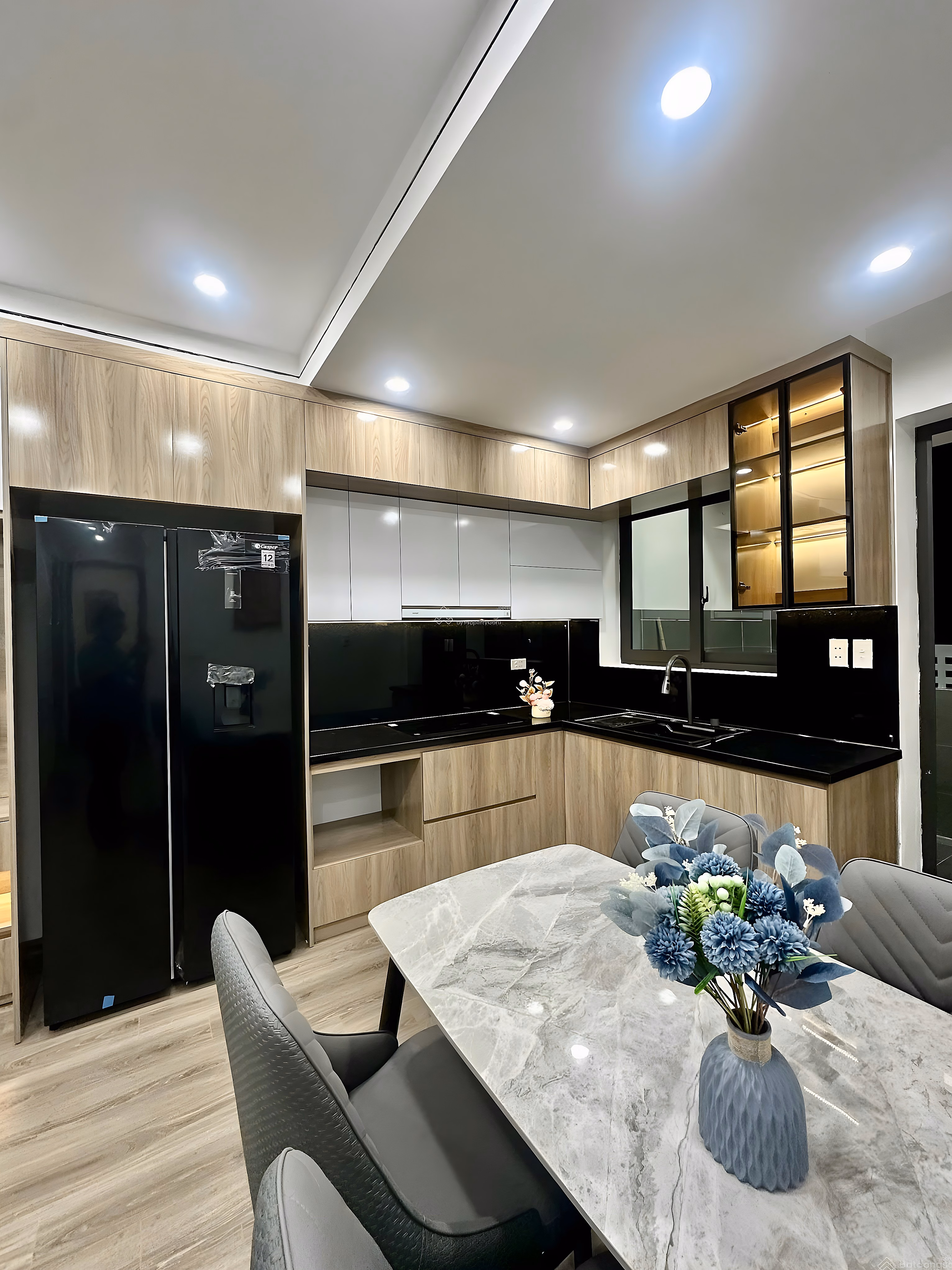 REDUCE DEPOSIT - COOL CORNER - LONG-LASTING PINK WINDOW - NEW FULL INTERIOR REPAIR - 3 BEDROOMS - 2 WC