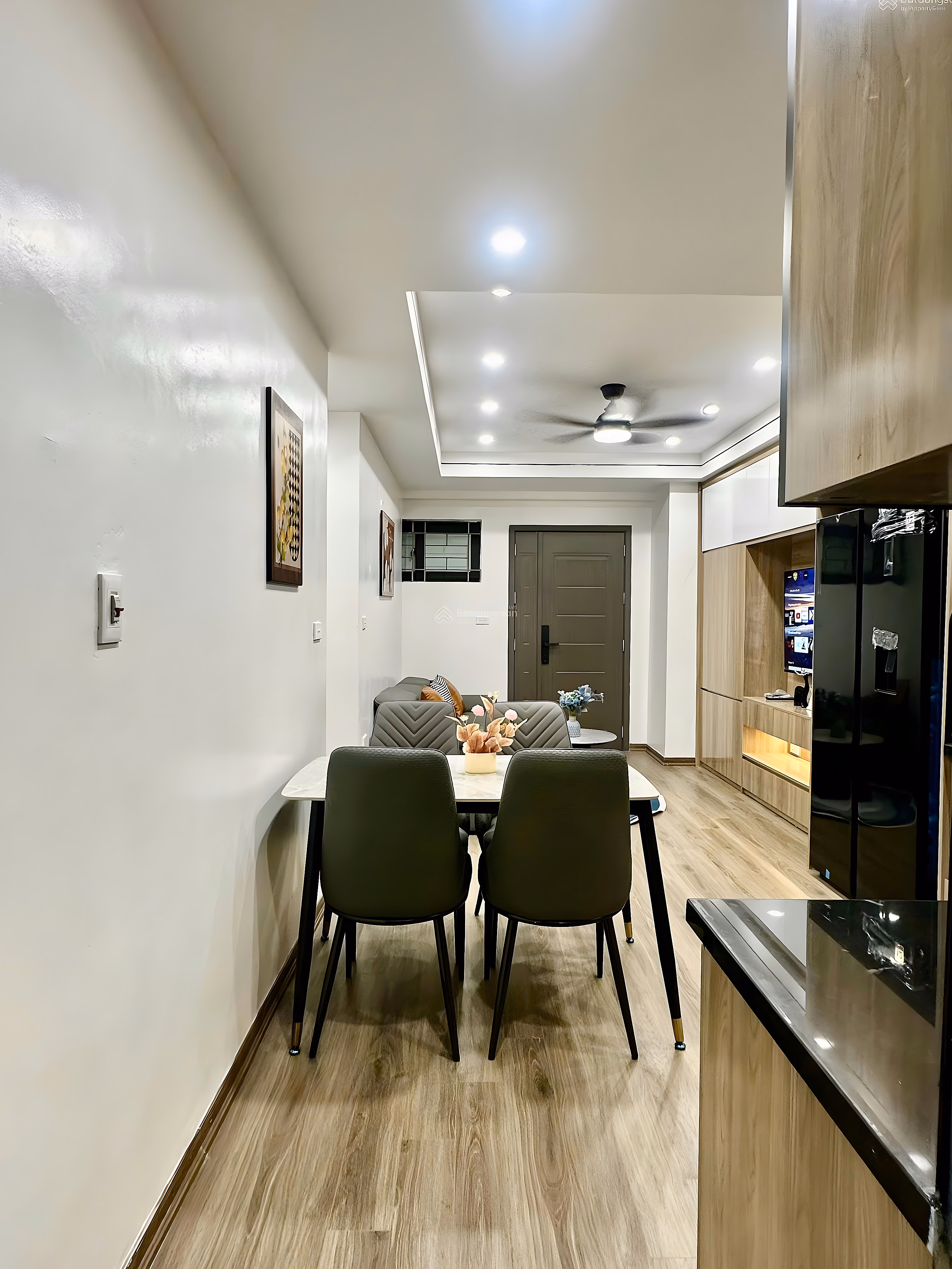 REDUCE DEPOSIT - COOL CORNER - LONG-LASTING PINK WINDOW - NEW FULL INTERIOR REPAIR - 3 BEDROOMS - 2 WC