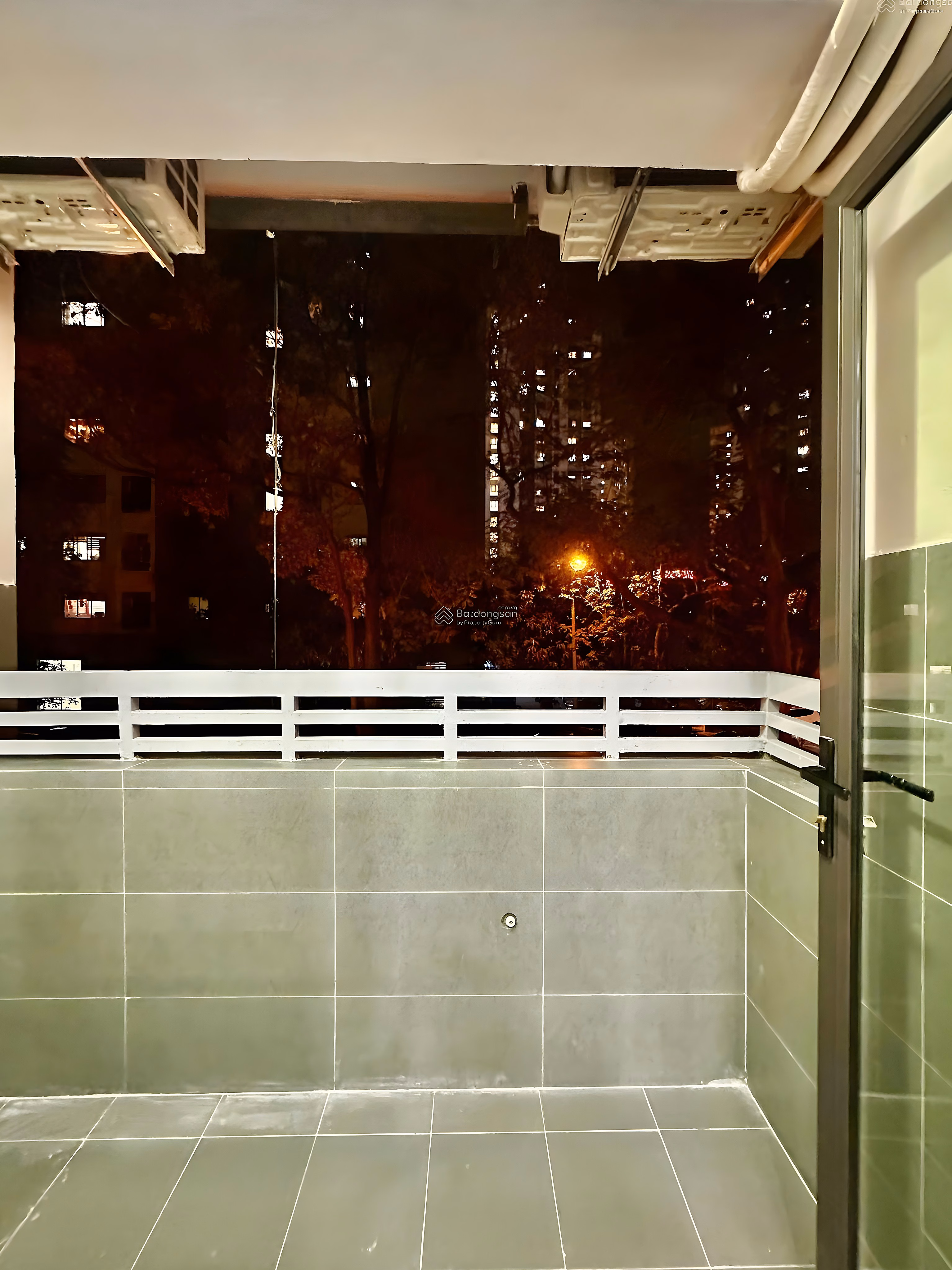 REDUCE DEPOSIT - COOL CORNER - LONG-LASTING PINK WINDOW - NEW FULL INTERIOR REPAIR - 3 BEDROOMS - 2 WC