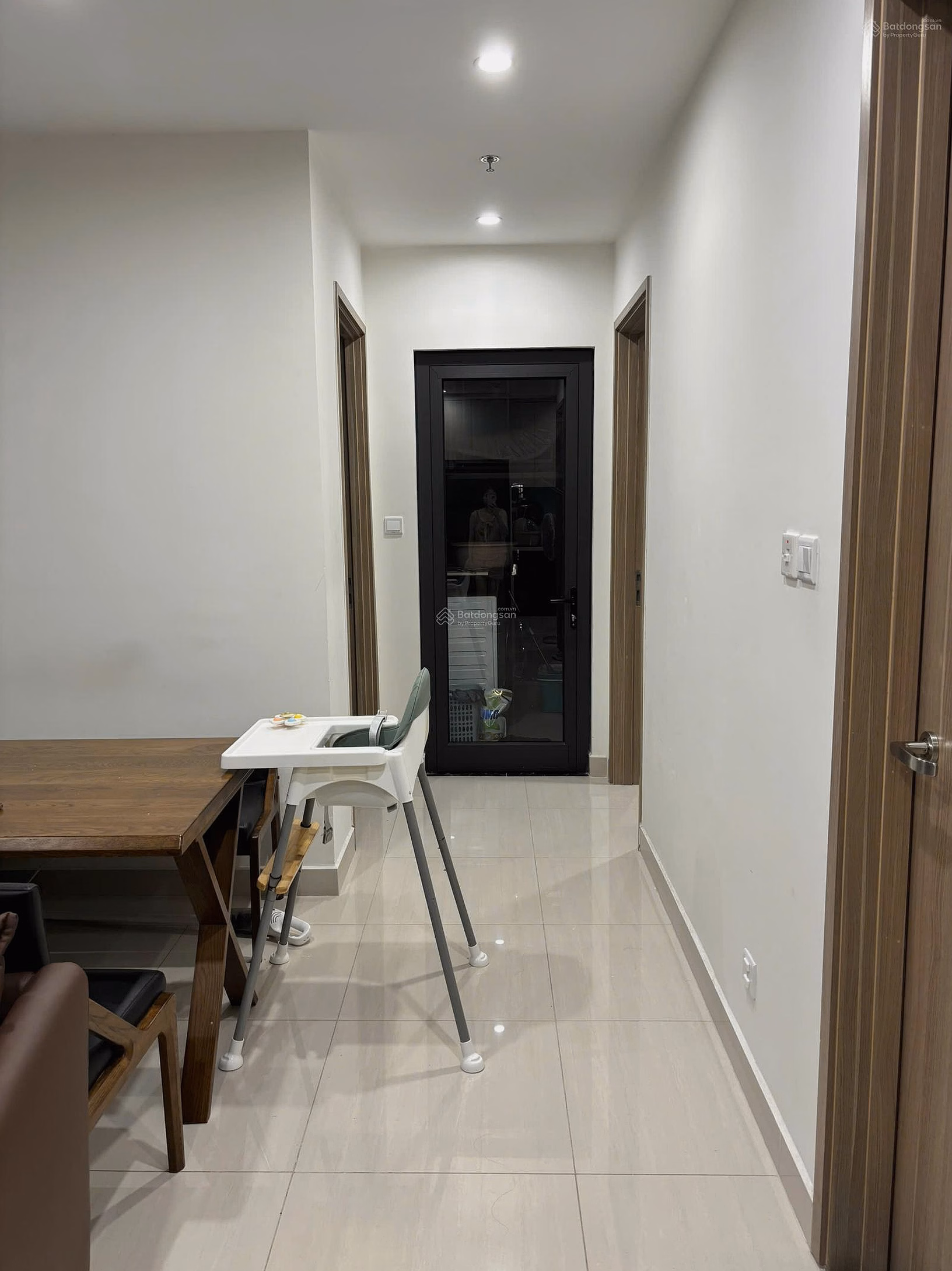 2+1 corner apartment with beautiful view, full furniture, cheapest in Vinhomes OCP, price only 3.8 billion net***