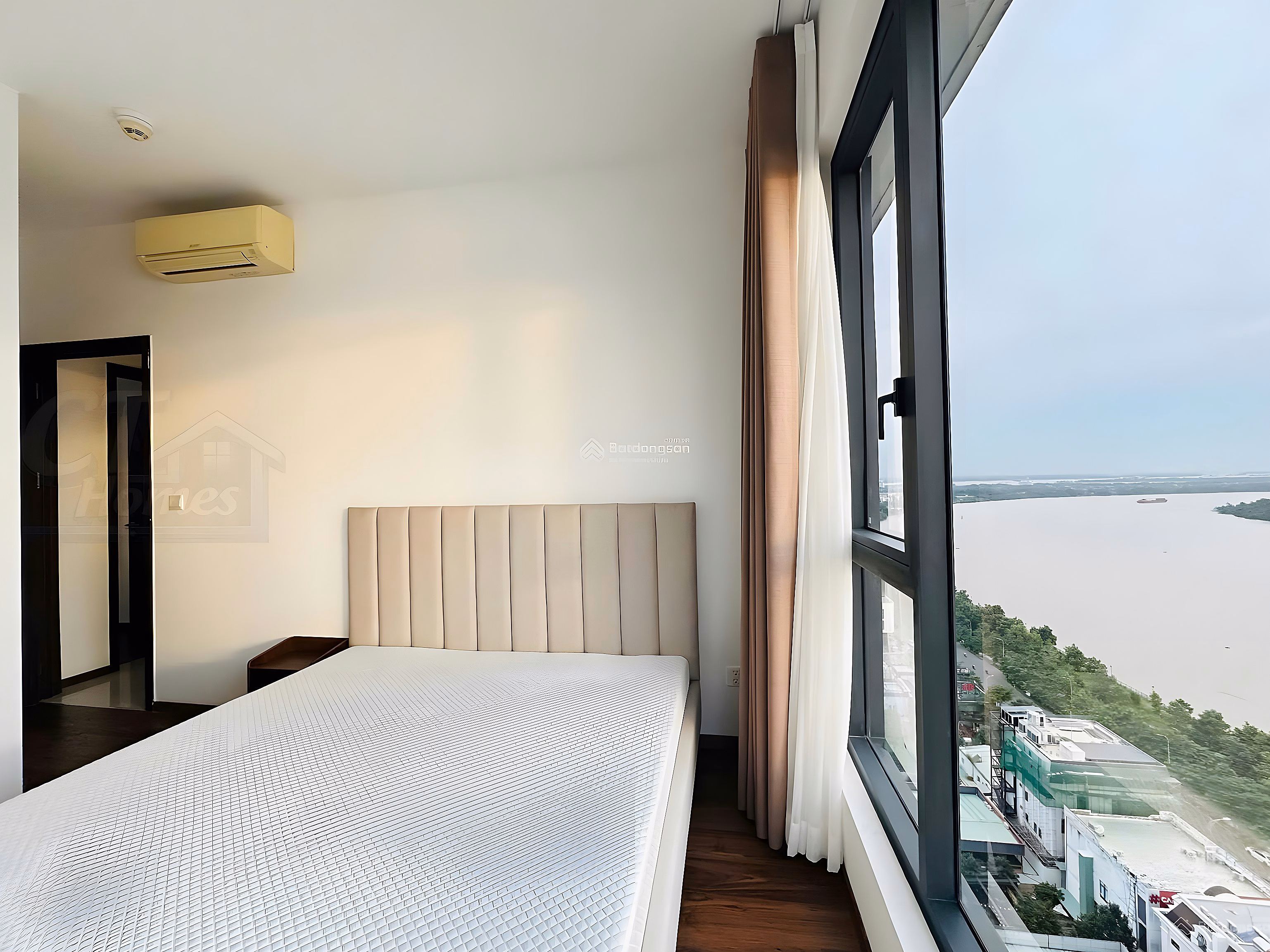 3 BEDROOM APARTMENT FOR RENT WITH DIRECT VIEW OF TRUNG SEN RIVER