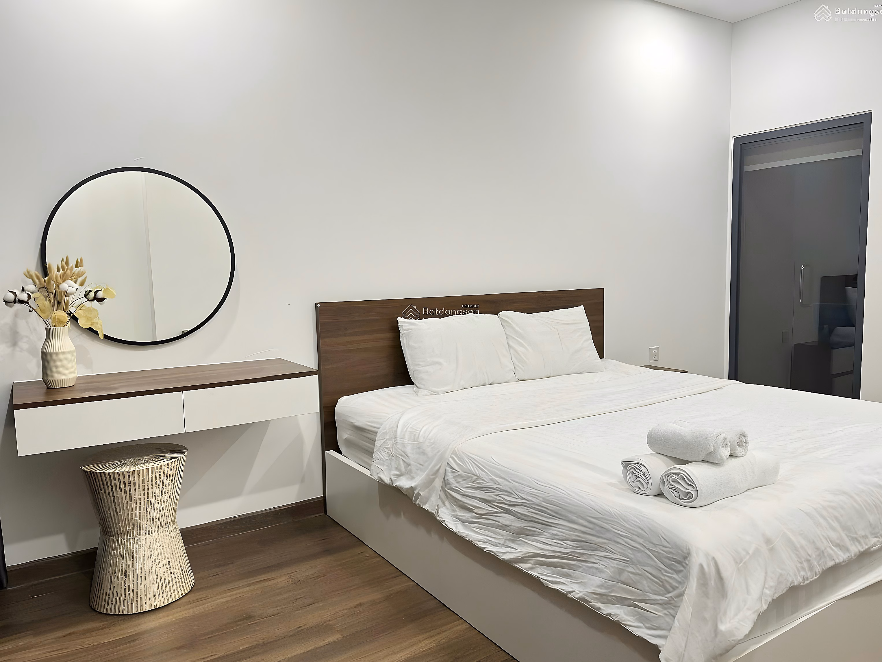 Apartment for rent with 2 bedrooms, 2 bathrooms, 70m2, beautiful furniture, price 14 million/month at RichStar, Hoa Binh***