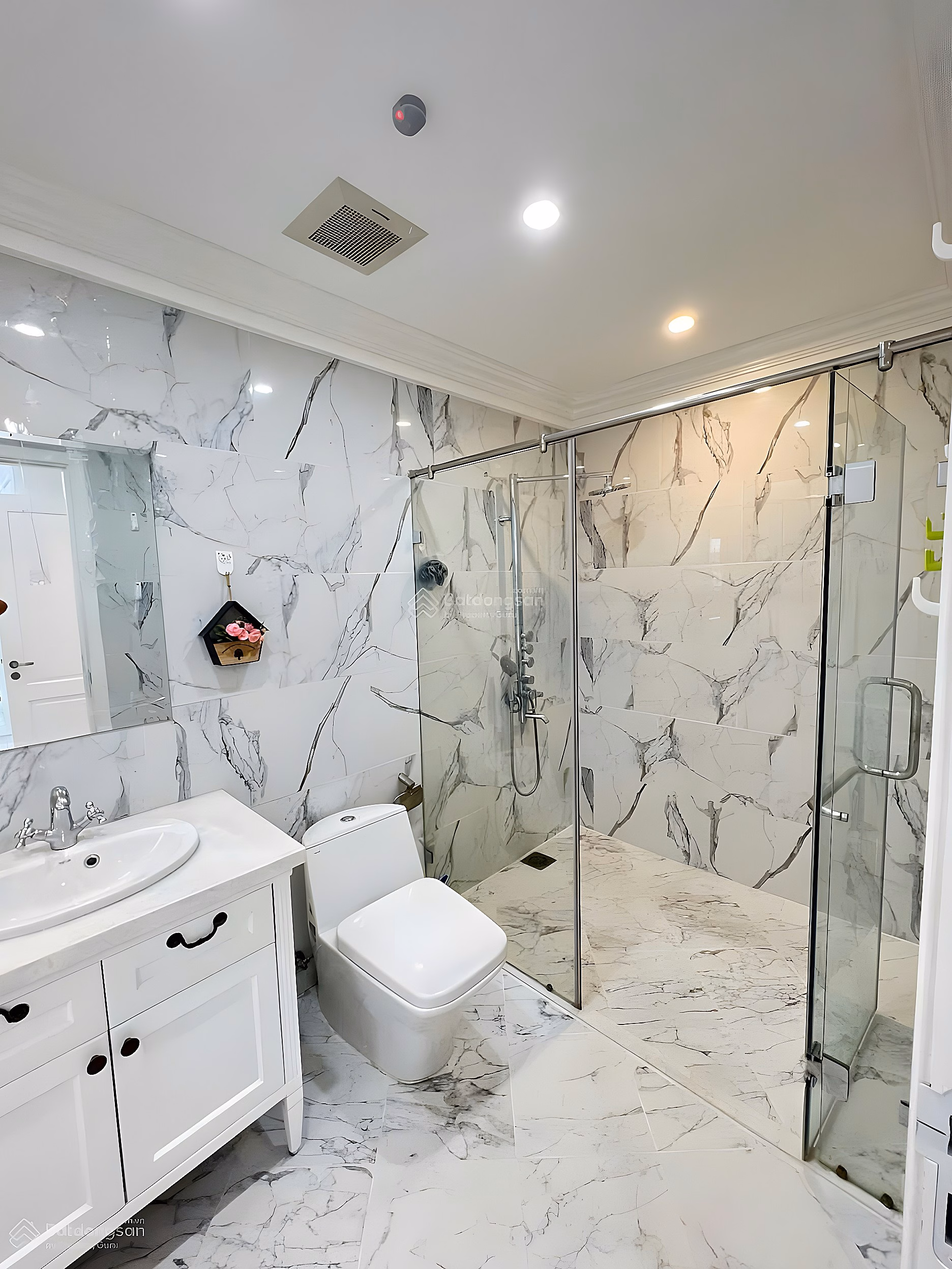 Apartment for rent with 2 bedrooms, 2 bathrooms, 70m2, beautiful furniture, price 14 million/month at RichStar, Hoa Binh***