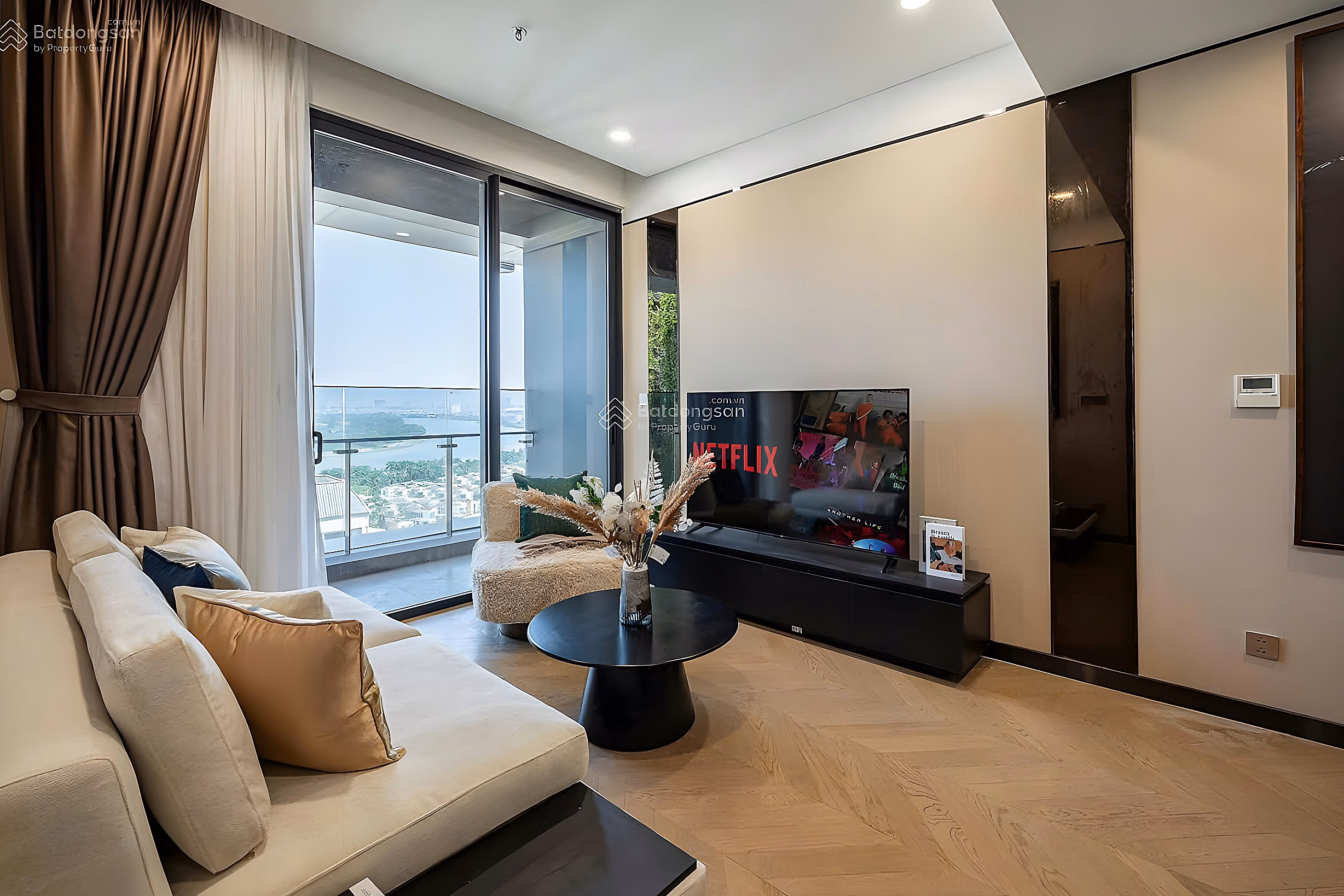 Apartment for rent at Kingdom 101, good price, 17 million VND, 78 m², 2 bedrooms, 2 bathrooms. Contact: 0932 132 *** meet Hien