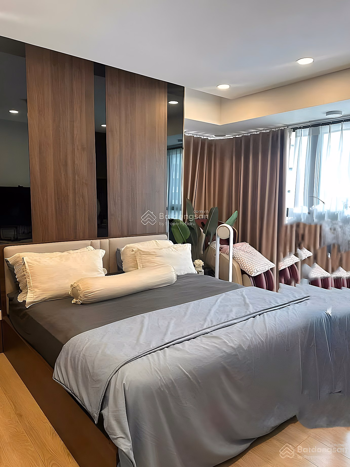 Apartment for rent at Kingdom 101, good price, 17 million VND, 78 m², 2 bedrooms, 2 bathrooms*** meet Hien