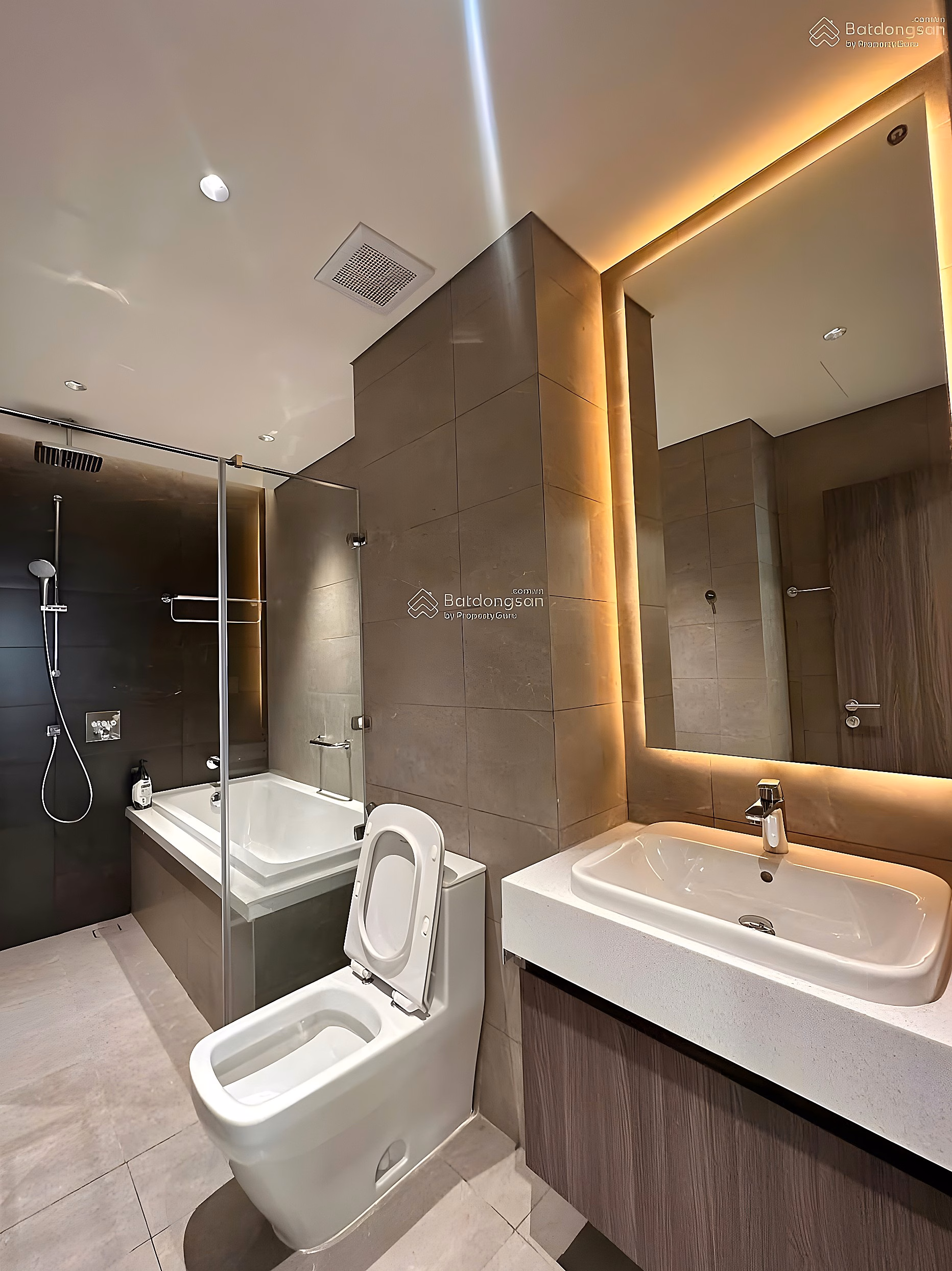 Apartment for rent at Kingdom 101, good price, 17 million VND, 78 m², 2 bedrooms, 2 bathrooms*** meet Hien