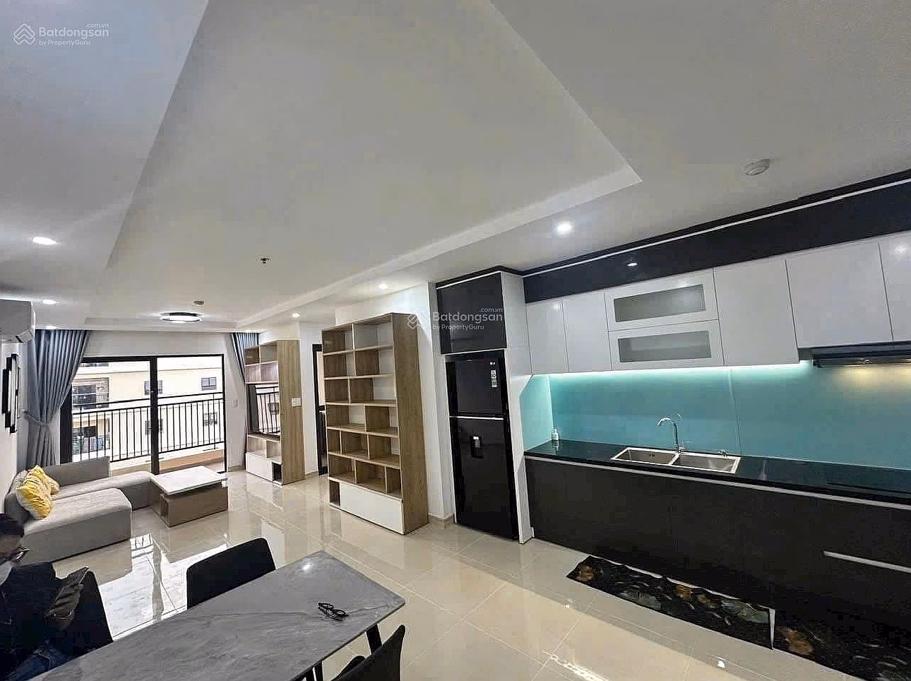 Selling 3 bedrooms, 2 bathrooms, 100m2 Cityland Go Vap. High floor, cool south facing balcony only 7.2 billion