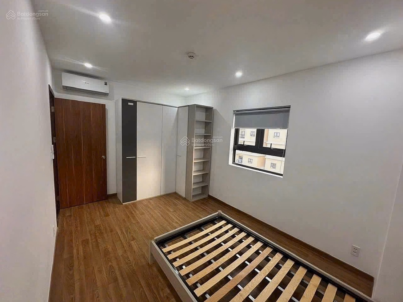 Selling 3 bedrooms, 2 bathrooms, 100m2 Cityland Go Vap. High floor, cool south facing balcony only 7.2 billion