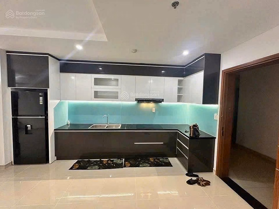 Selling 3 bedrooms, 2 bathrooms, 100m2 Cityland Go Vap. High floor, cool south facing balcony only 7.2 billion