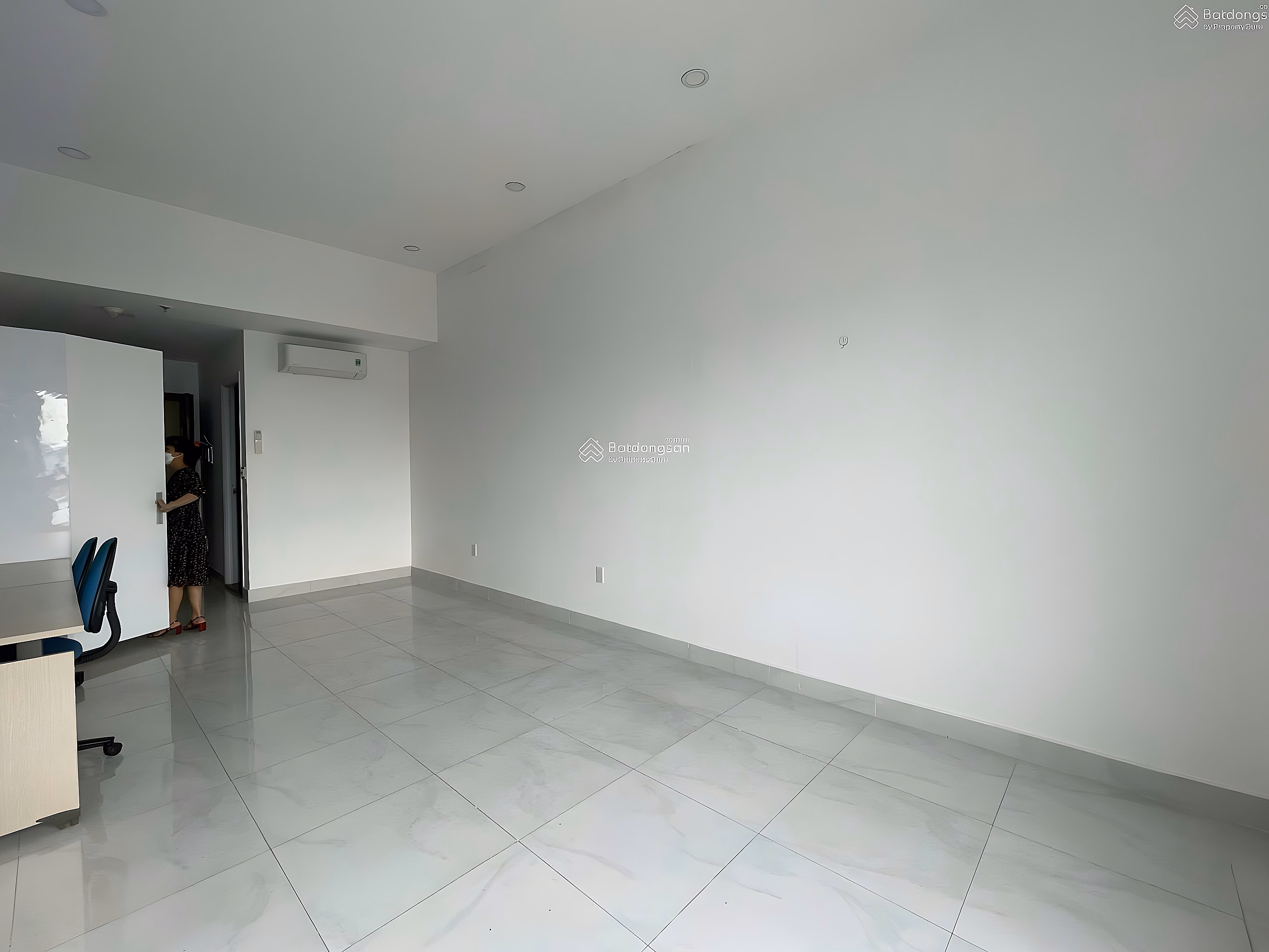 Orchard Garden apartment for rent 10 million 36m2 Novaland airport area basic furniture early entry