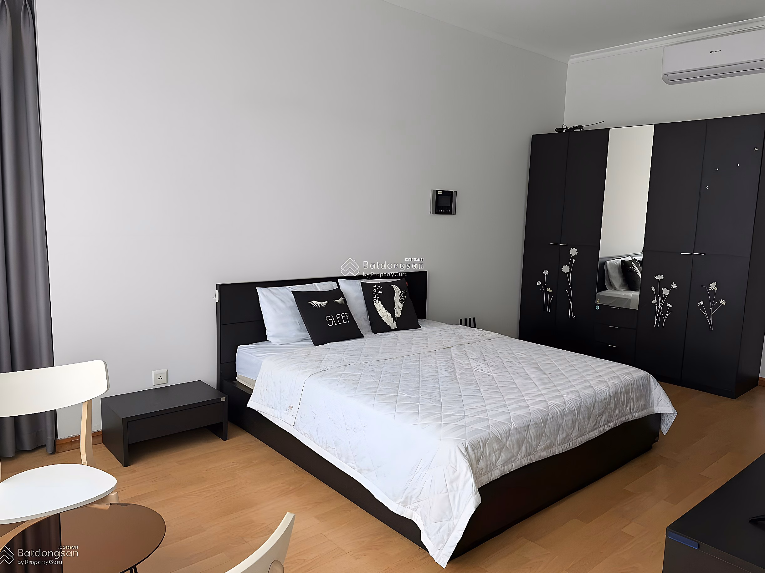Saigon Pearl apartment for rent, 18.5 million, 89m2, 2 bedrooms, 2 bathrooms, view of district 1, most beautiful in the area