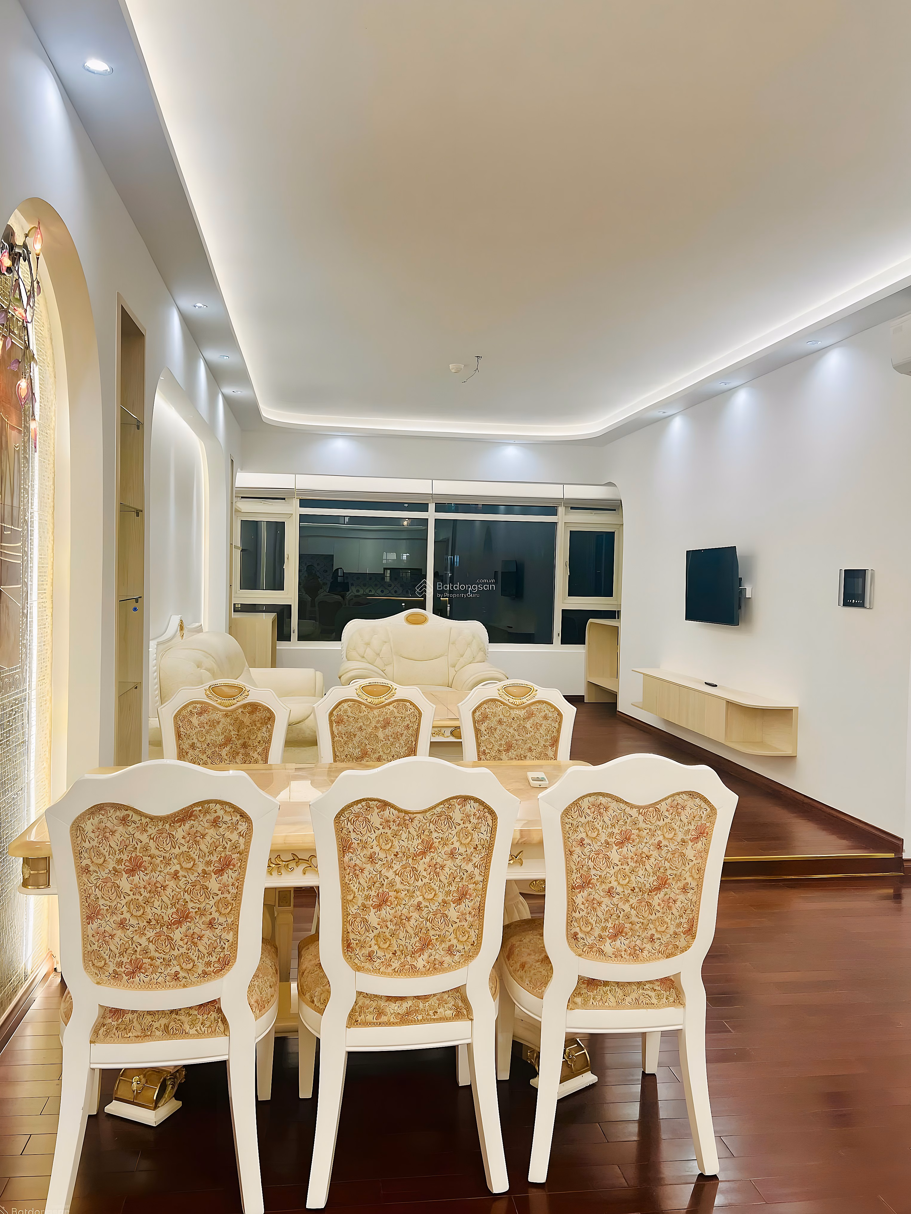 Saigon Pearl apartment for rent, 28 million VND, 135 m2, 3 bedrooms, 2 bathrooms