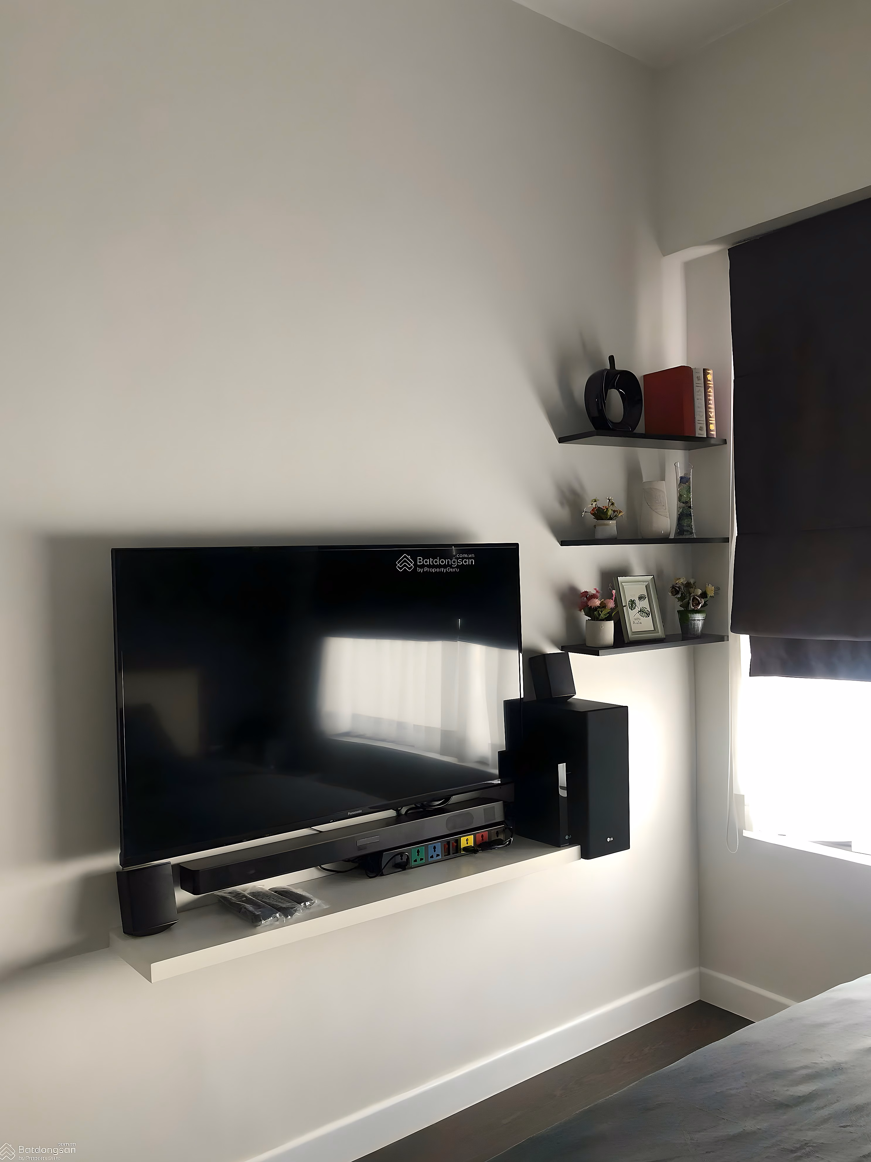 Need to rent luxury apartment urgently near Tan Son Nhat Airport 2 bedrooms 17 million -0367 199 *** Chau