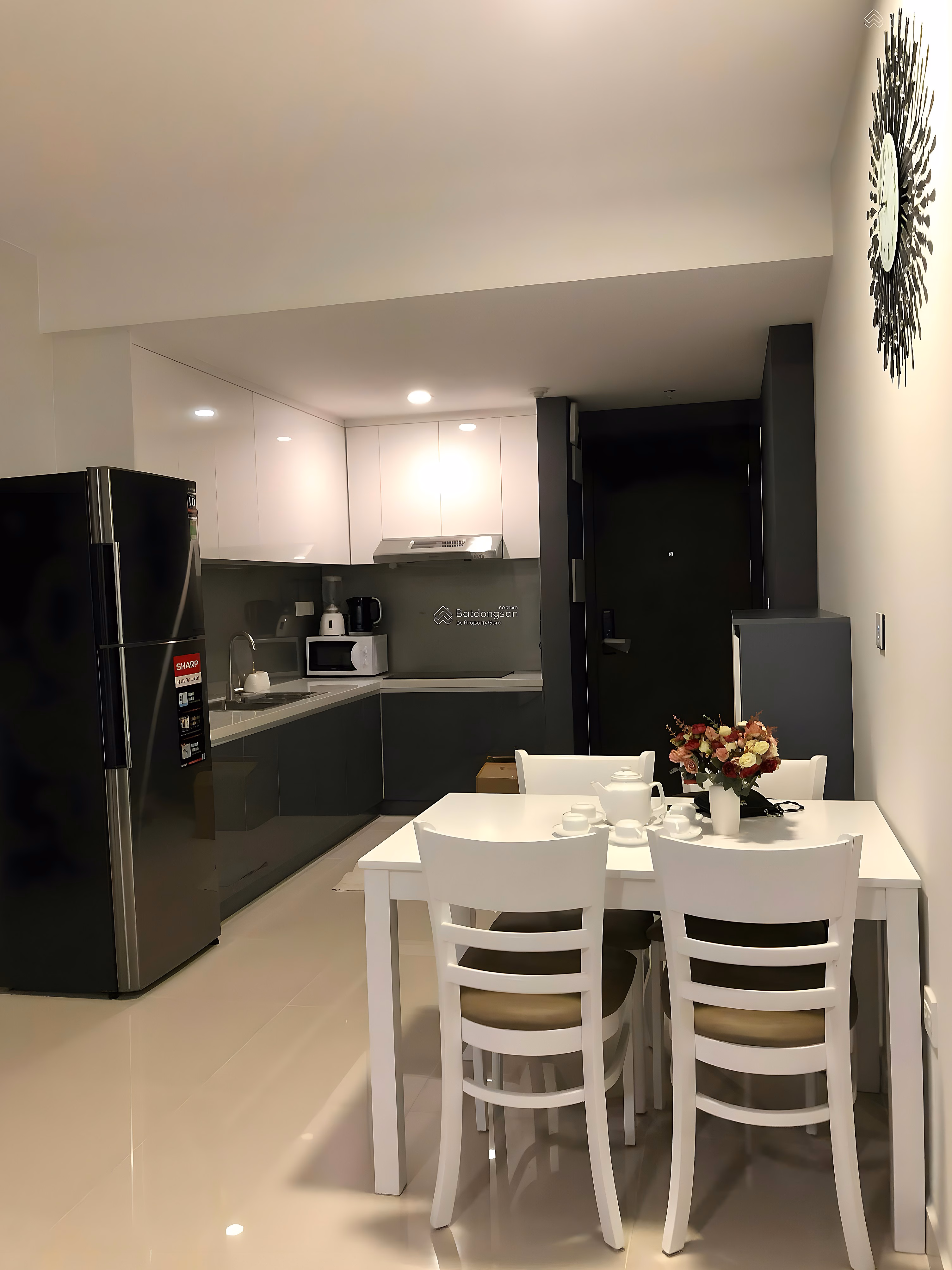 Need to rent luxury apartment urgently near Tan Son Nhat Airport 2 bedrooms 17 million -0367 199 *** Chau