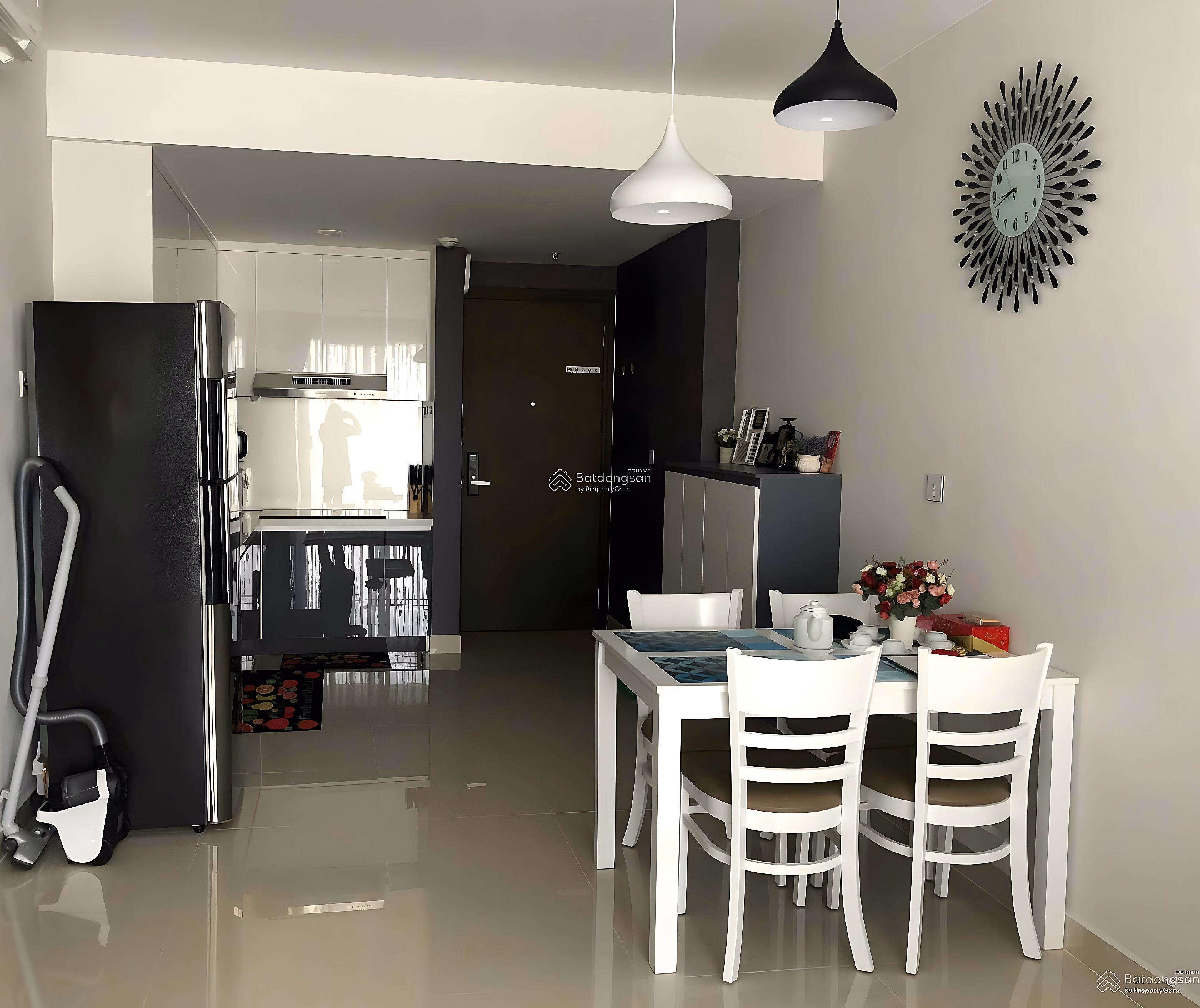 Need to rent luxury apartment urgently near Tan Son Nhat Airport 2 bedrooms 17 million -0367 199 *** Chau
