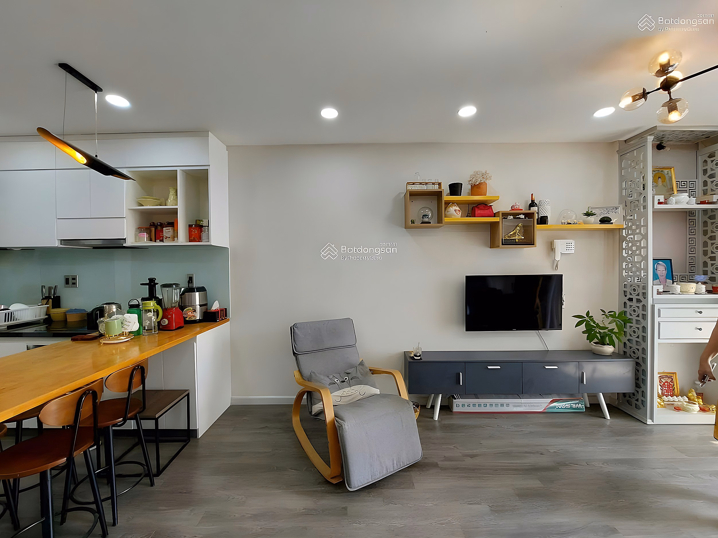 Luxury apartment for rent with 2 bedrooms, 2 bathrooms near Gia Dinh park, price 17 million - 0367 199 ***