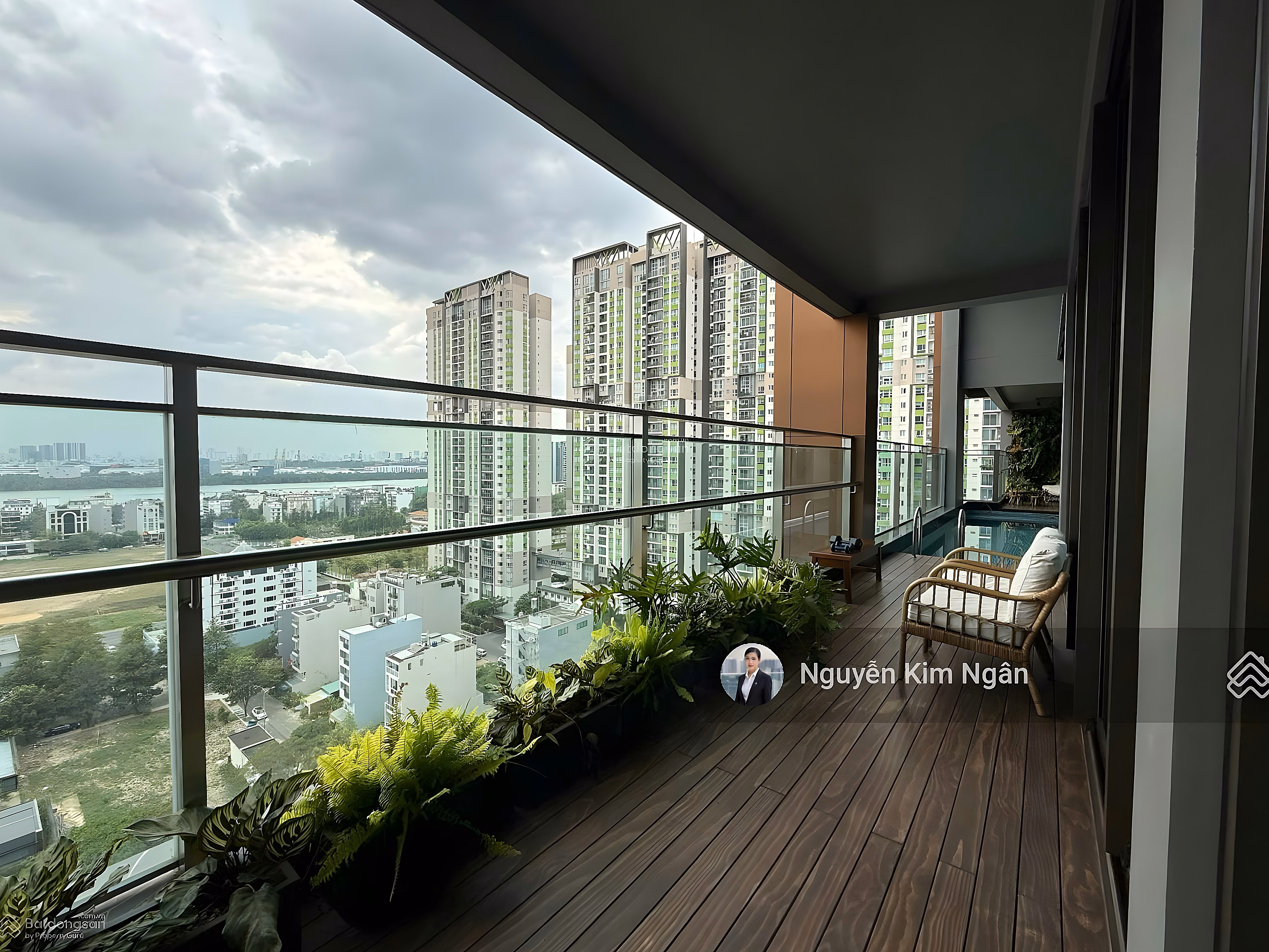 DEFINE apartment for rent 4 bedrooms + 1 bedroom mad - 6 bathrooms - 325m2, 158 million/month