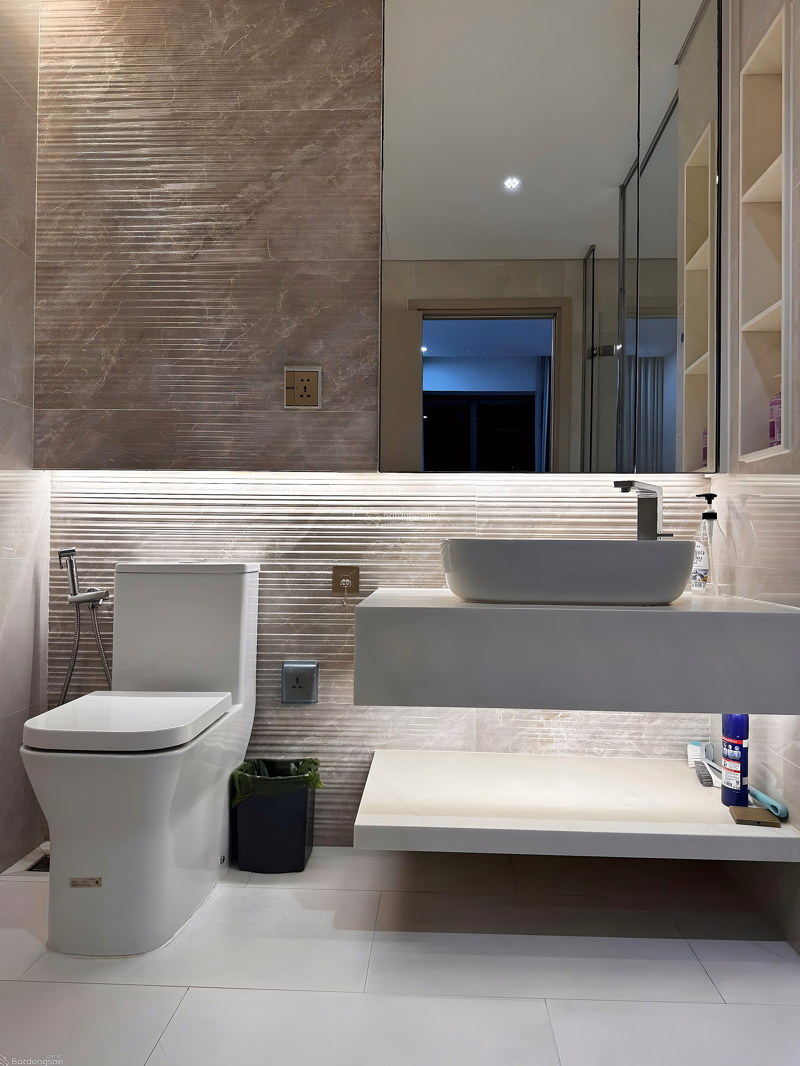 Midtown apartment for rent in Phu My Hung, 22 million, 99m2, 2 bedrooms, 2 bathrooms, reputable owner