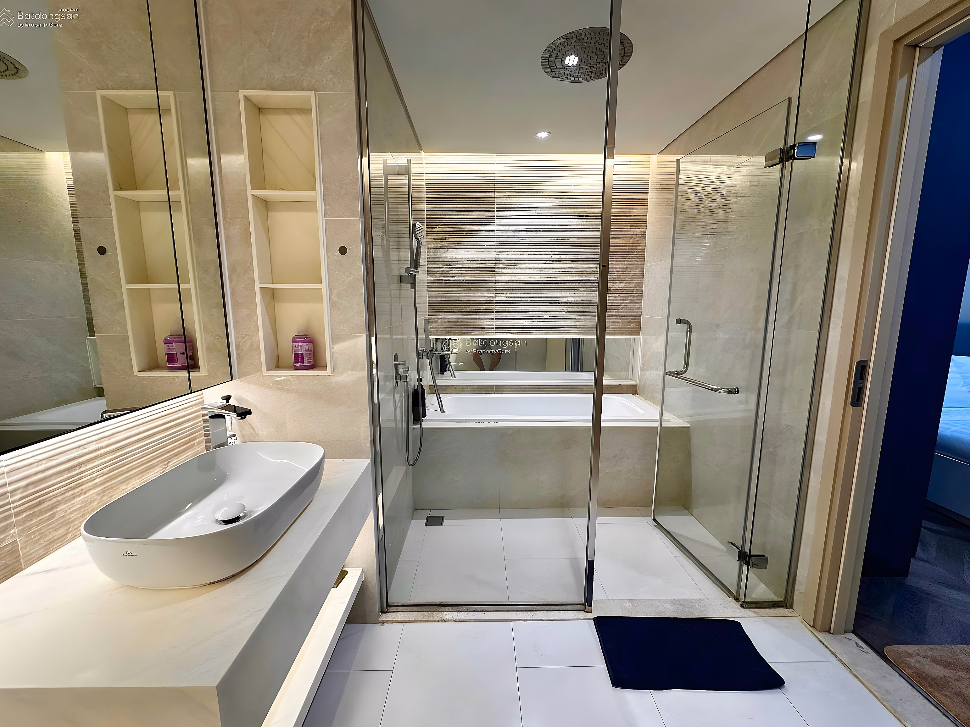Midtown apartment for rent in Phu My Hung, 22 million, 99m2, 2 bedrooms, 2 bathrooms, reputable owner