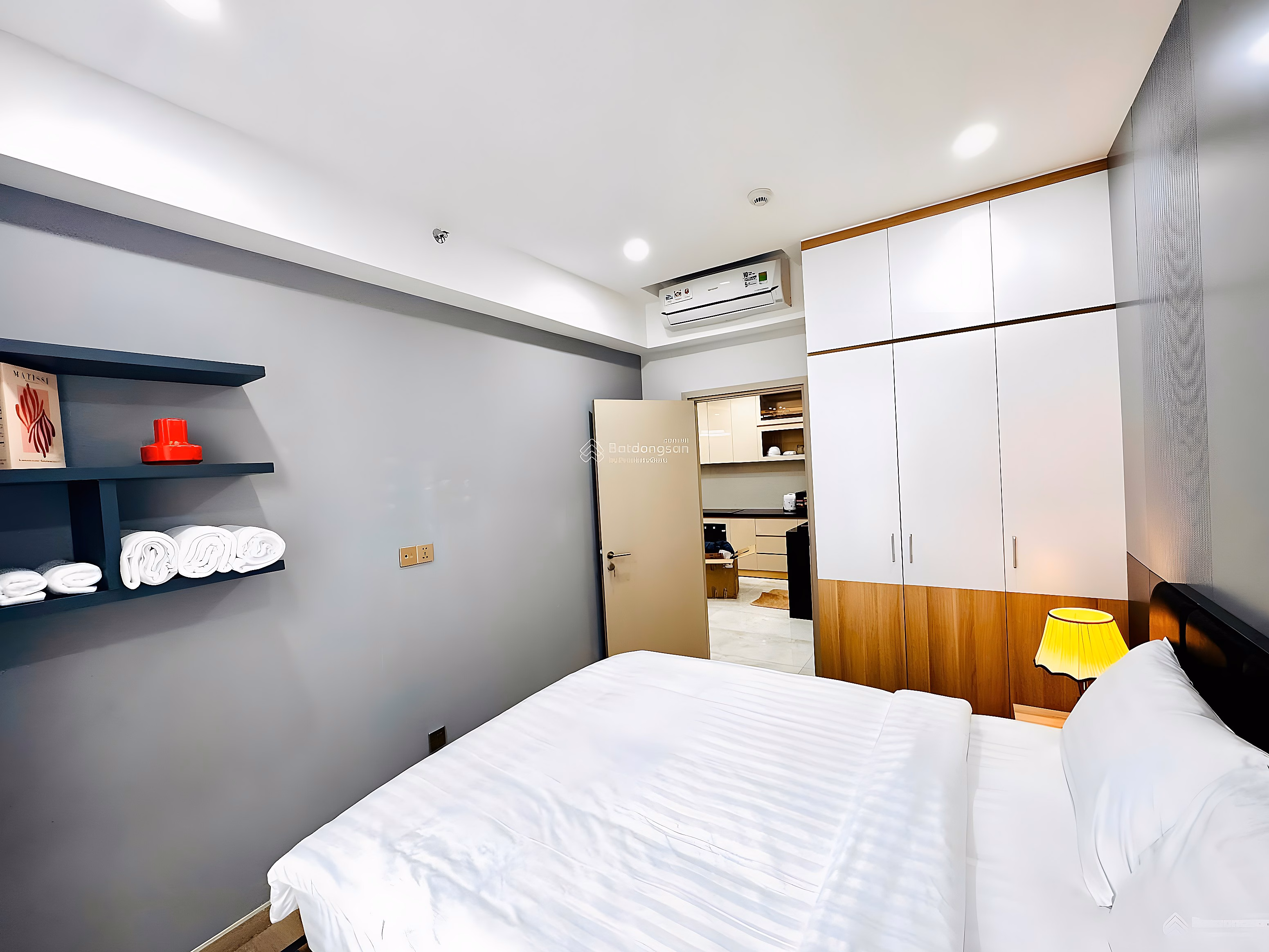 Midtown apartment for rent in Phu My Hung, 22 million, 99m2, 2 bedrooms, 2 bathrooms, reputable owner
