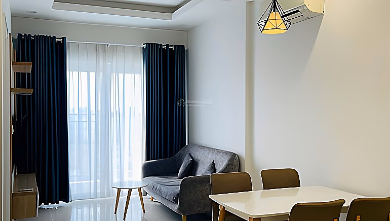 I have an empty apartment for rent right away, 2 bedrooms, 2 bathrooms, full interior at Moonlight Boulevard, price 12 million. Can stay right away