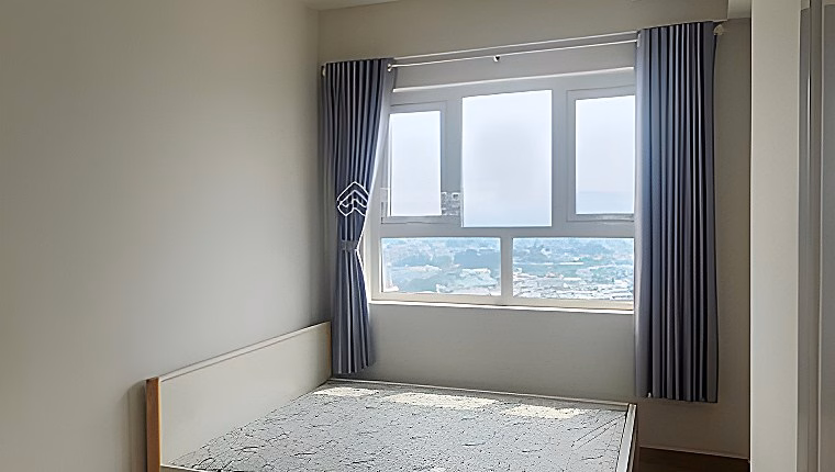 I have an empty apartment for rent right away, 2 bedrooms, 2 bathrooms, full interior at Moonlight Boulevard, price 12 million. Can stay right away
