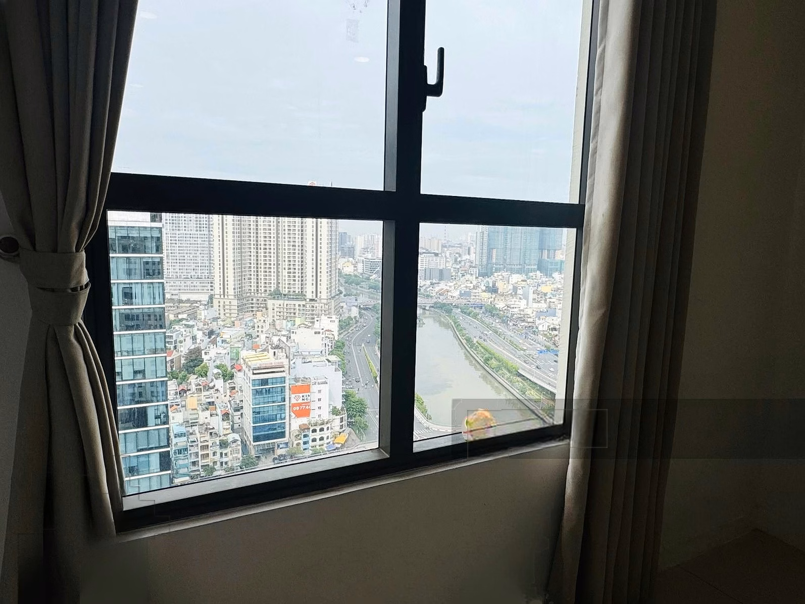 Good price. Urgent sale of Icon 56 apartment | 1 private bedroom | 47m2 | Price 5.6 billion. Contact Mai to help you look at the house