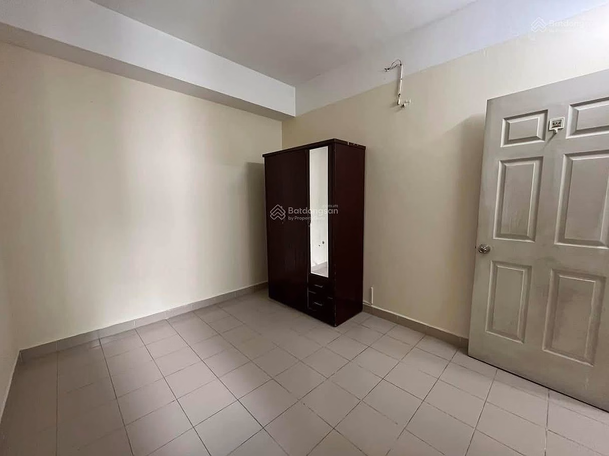 Airy high floor apartment for rent