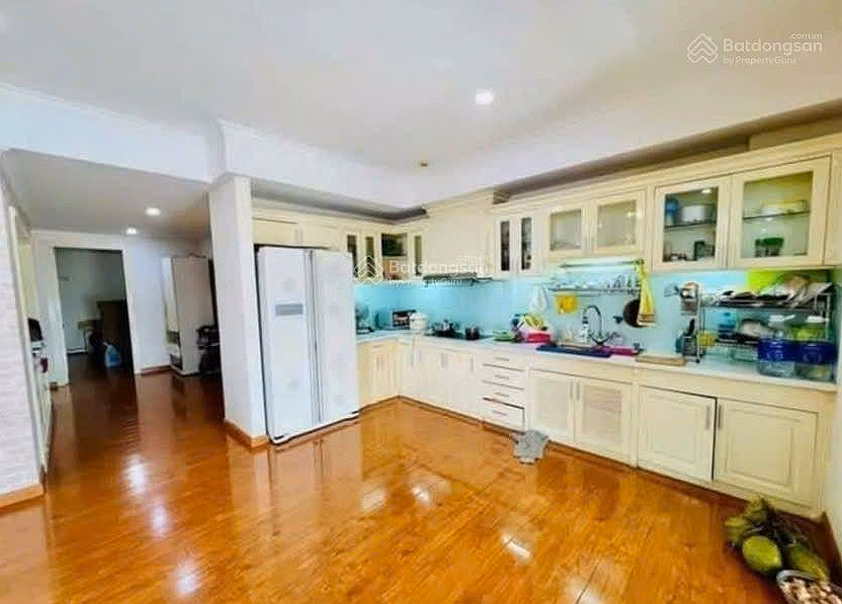 Penthouse 238m². Very nice corner view. Price 38.3 million/m2. 3km from TSN Airport T3 station