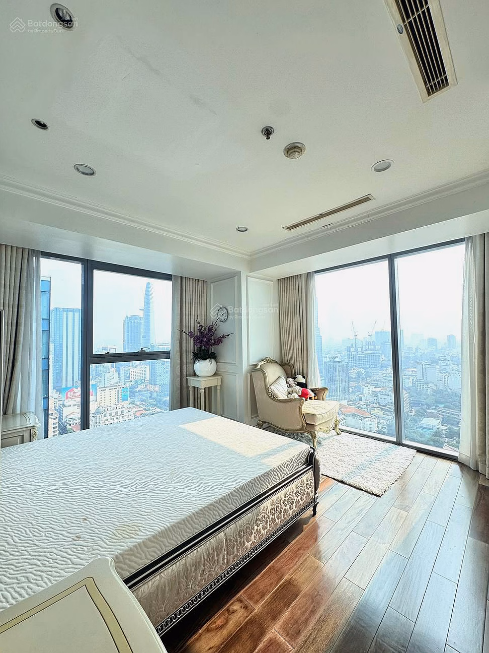 Vincom Dong Khoi apartment for rent - 170m² 3 bedrooms 2 bathrooms View Bitexco