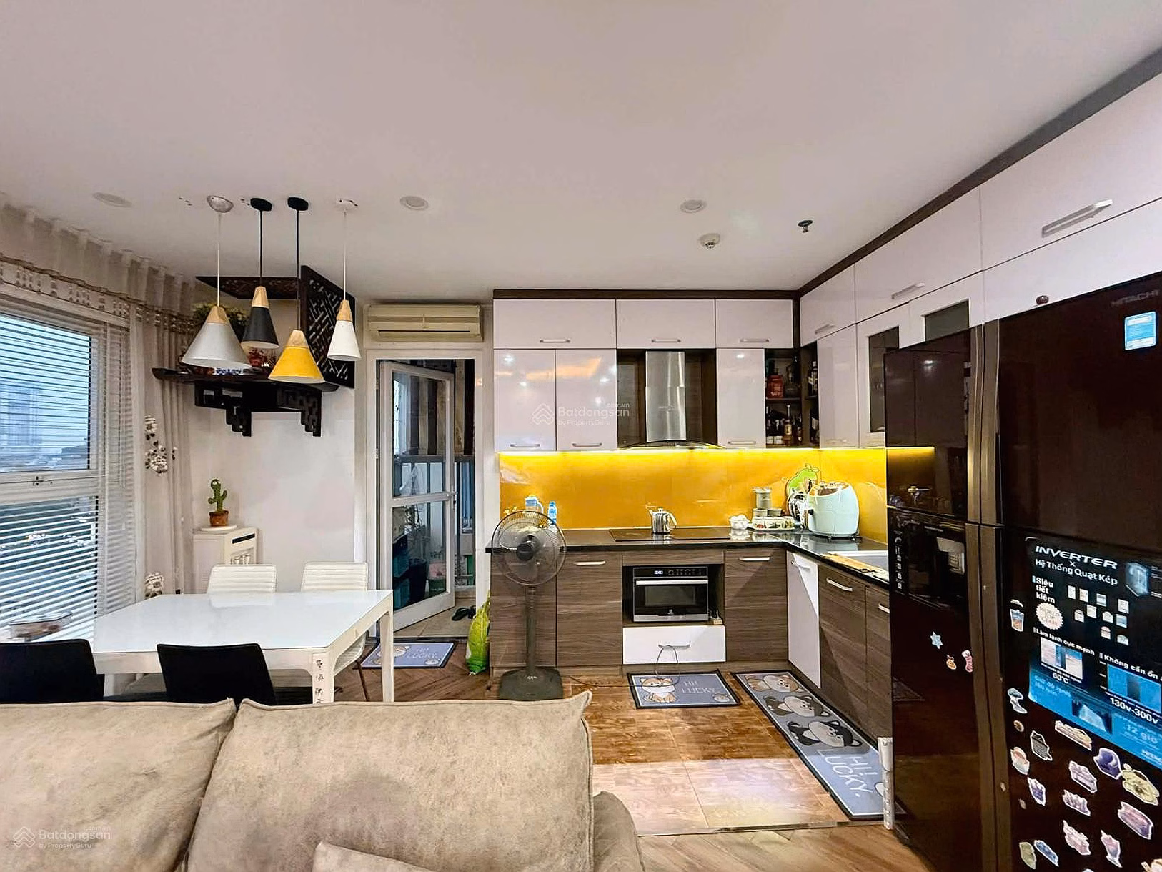 Selling 89m2 apartment at Berriver apartment, leaving furniture, beautiful large balcony, price 8 billion